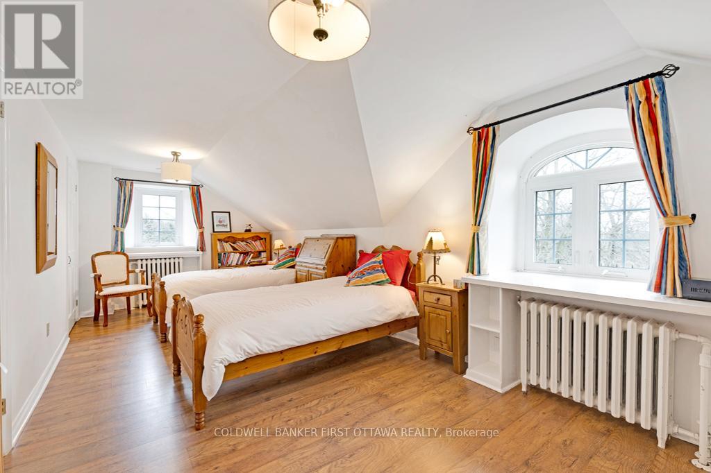 2638 RIDEAU FERRY ROAD