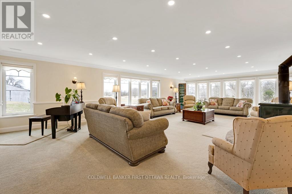 2638 RIDEAU FERRY ROAD