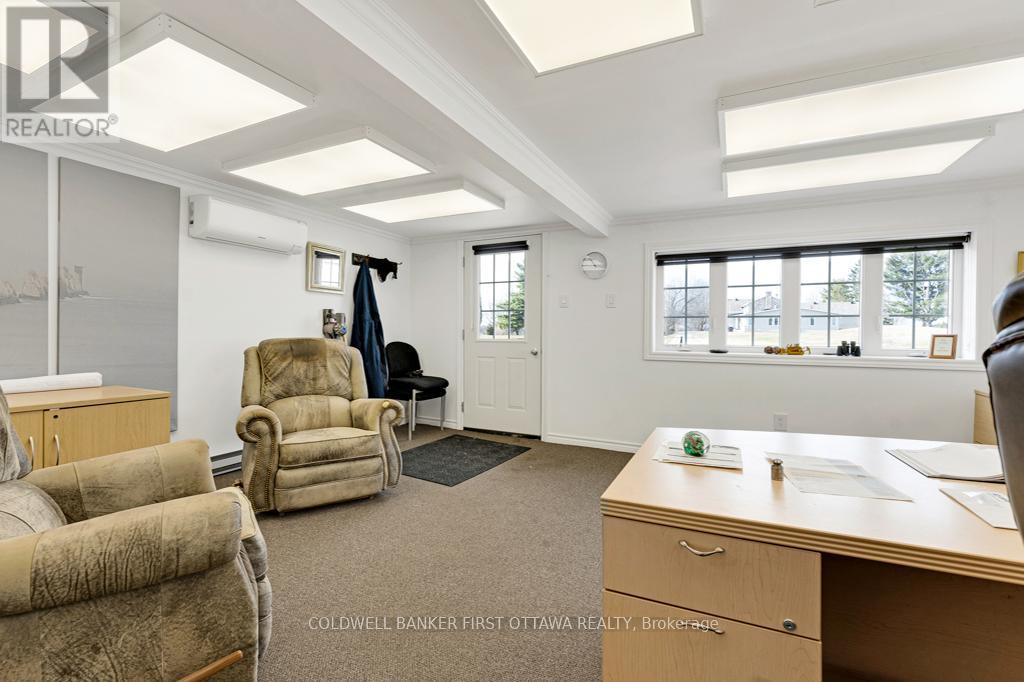 2638 RIDEAU FERRY ROAD