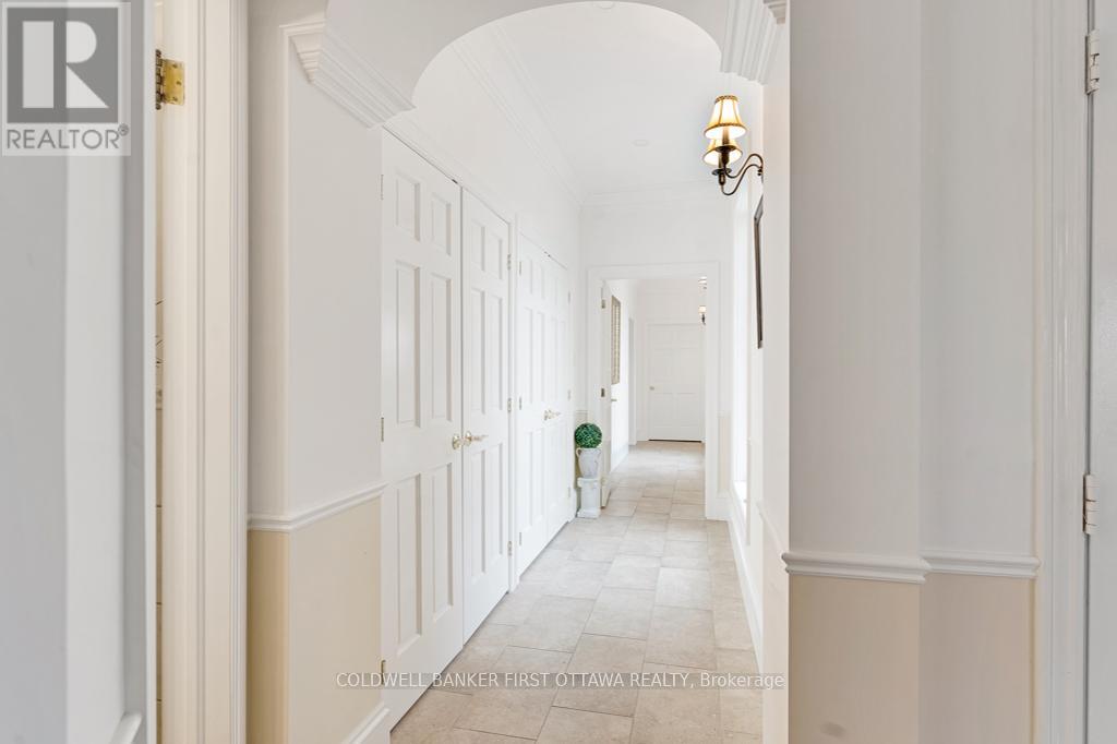 2638 RIDEAU FERRY ROAD