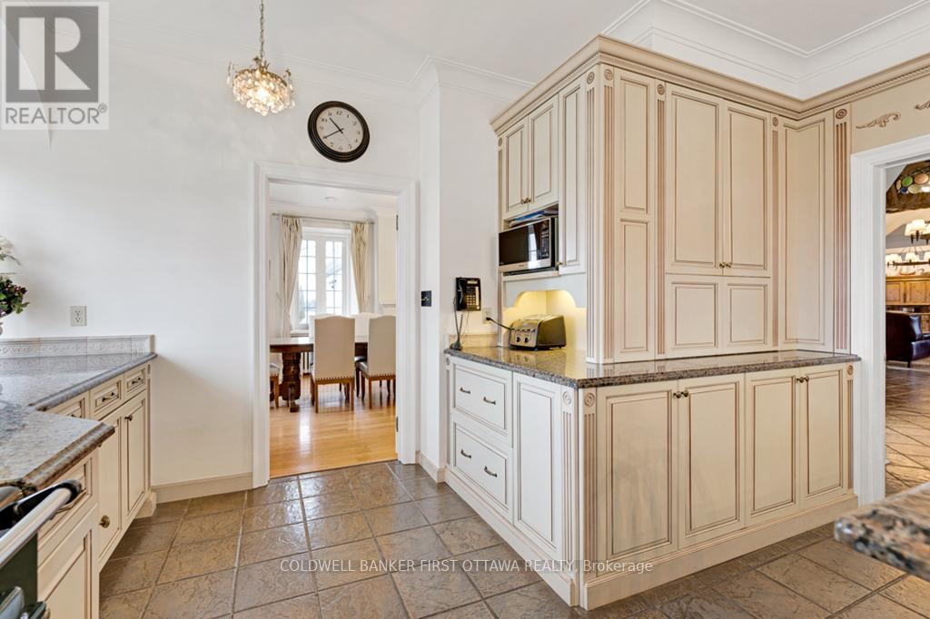 2638 RIDEAU FERRY ROAD