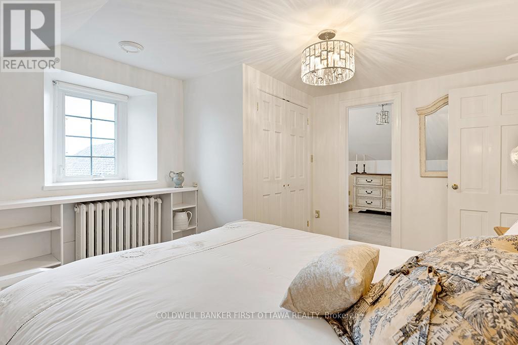 2638 RIDEAU FERRY ROAD