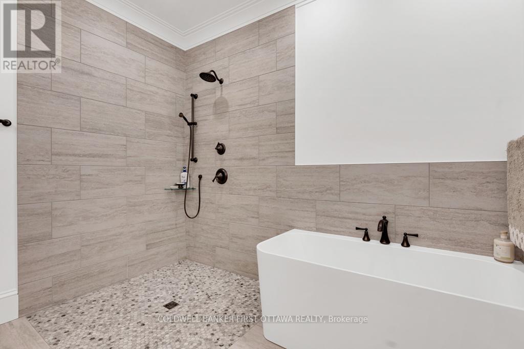 2638 RIDEAU FERRY ROAD