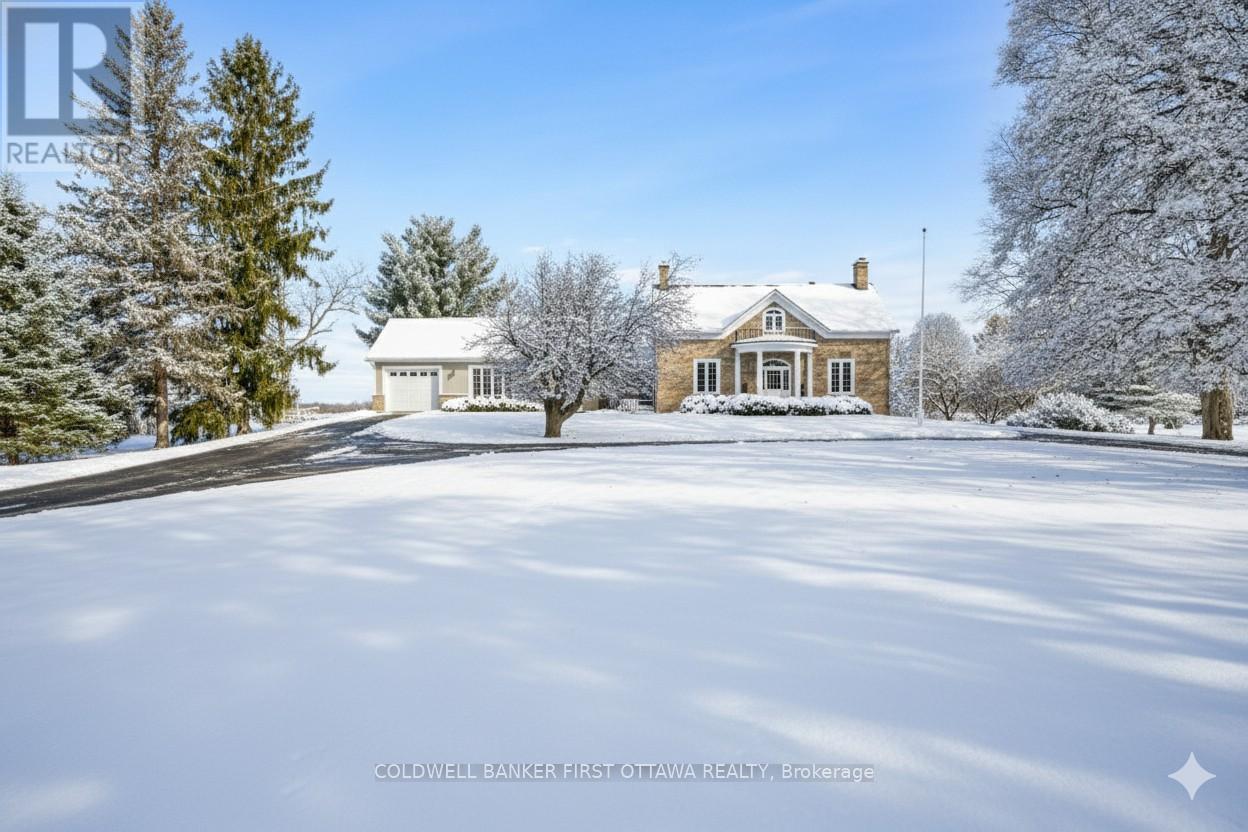 2638 RIDEAU FERRY ROAD