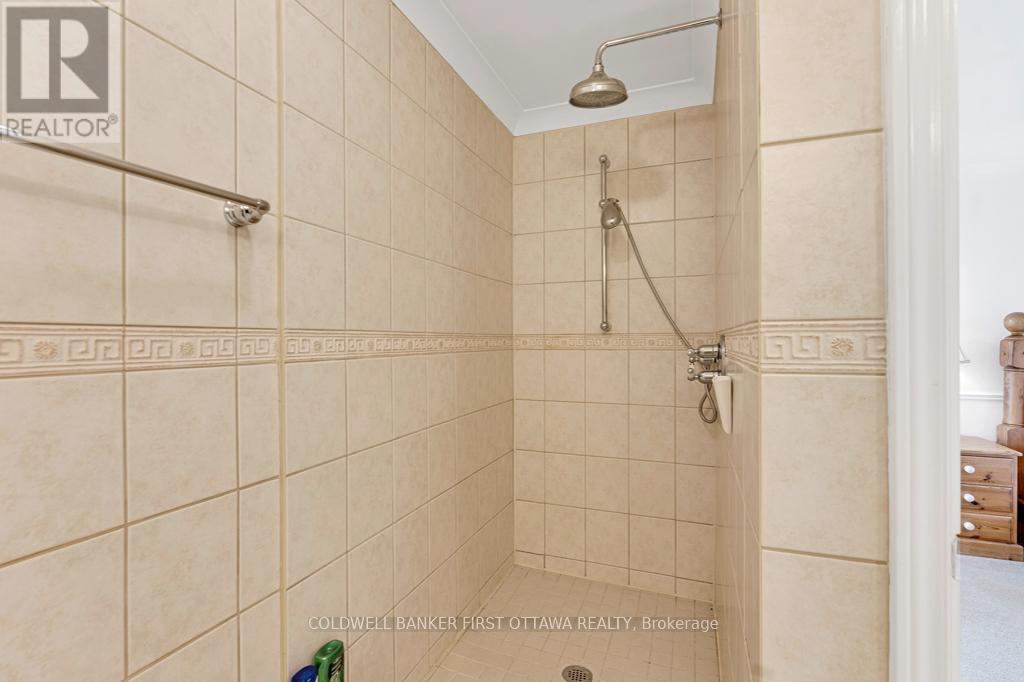 2638 RIDEAU FERRY ROAD