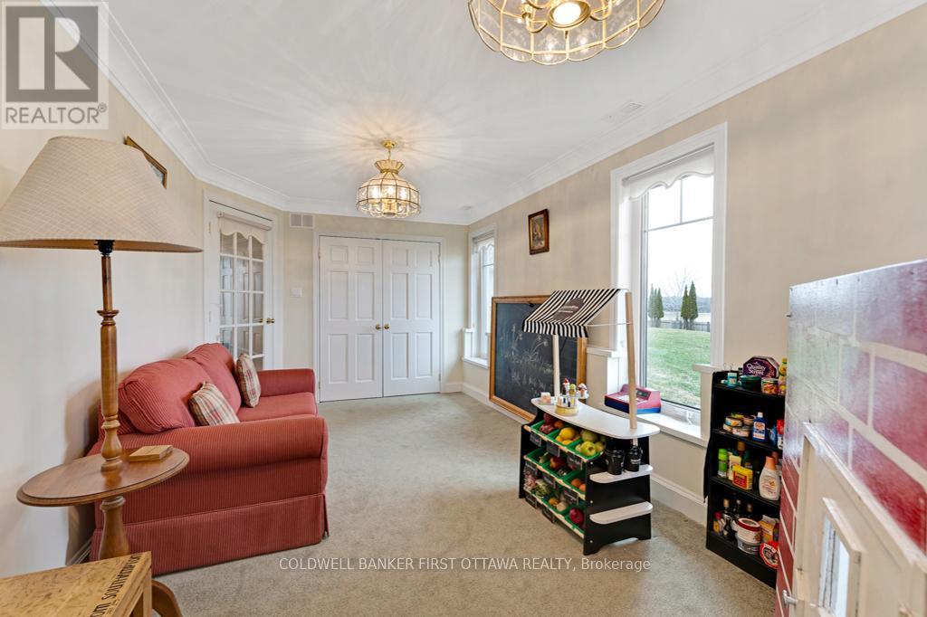 2638 RIDEAU FERRY ROAD