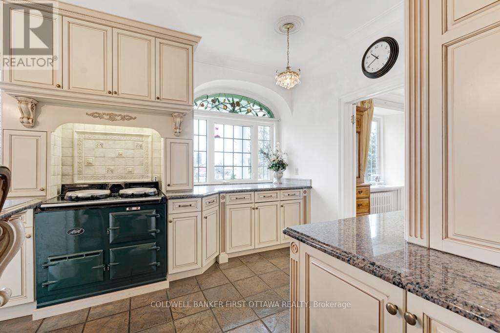 2638 RIDEAU FERRY ROAD