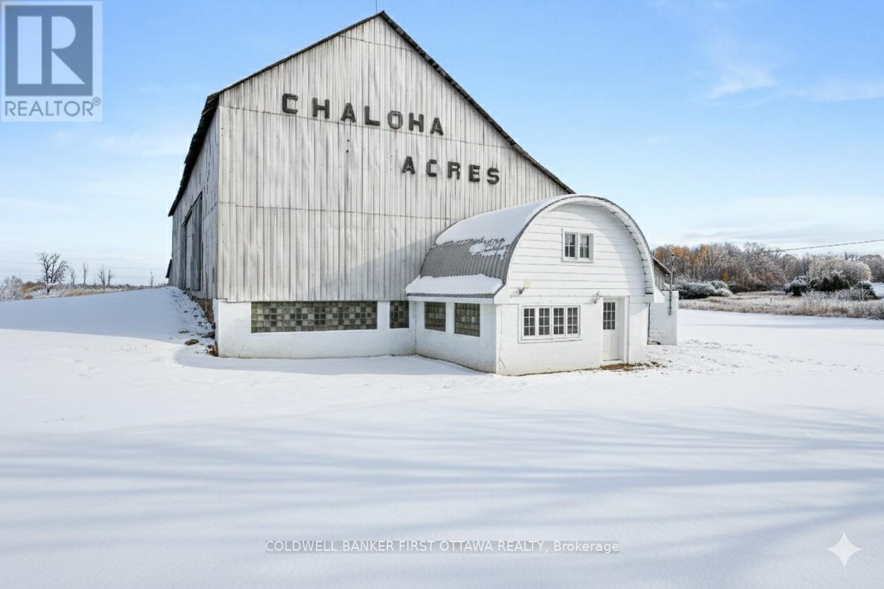 2638 RIDEAU FERRY ROAD