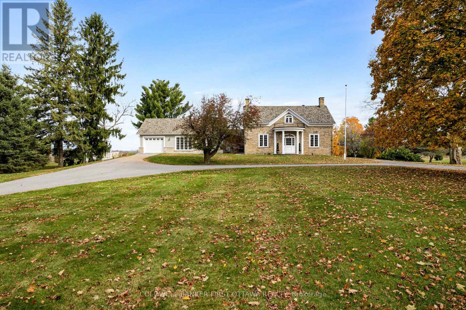 2638 RIDEAU FERRY ROAD