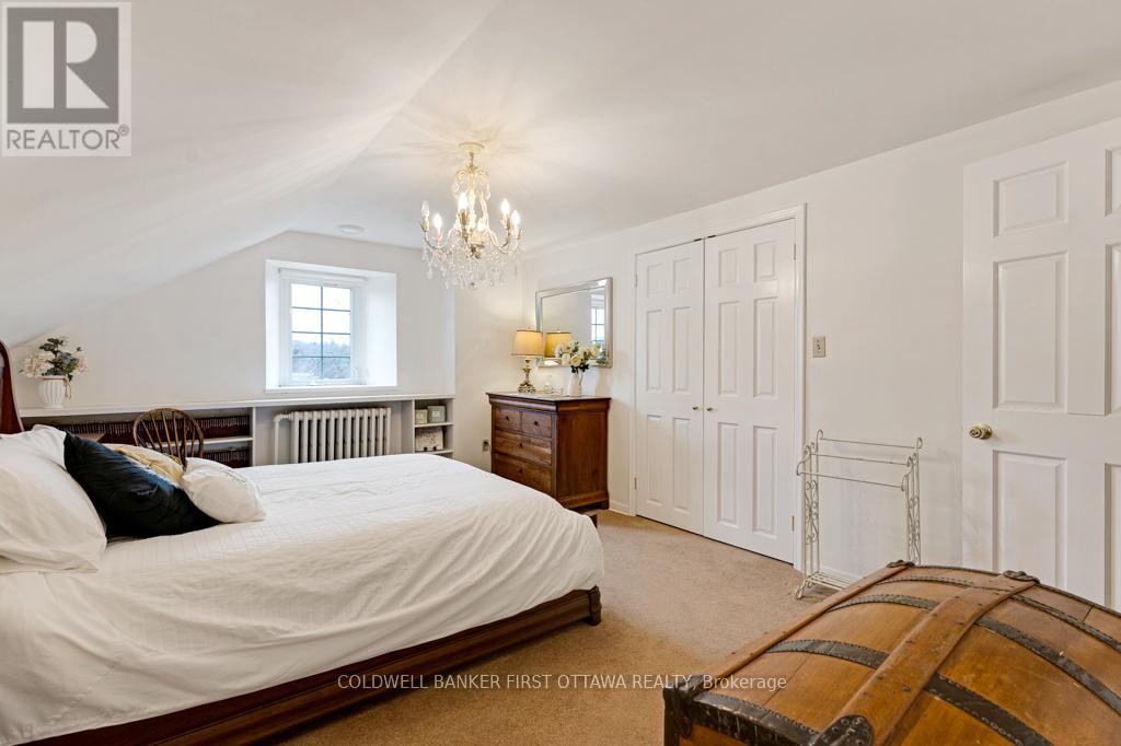 2638 RIDEAU FERRY ROAD