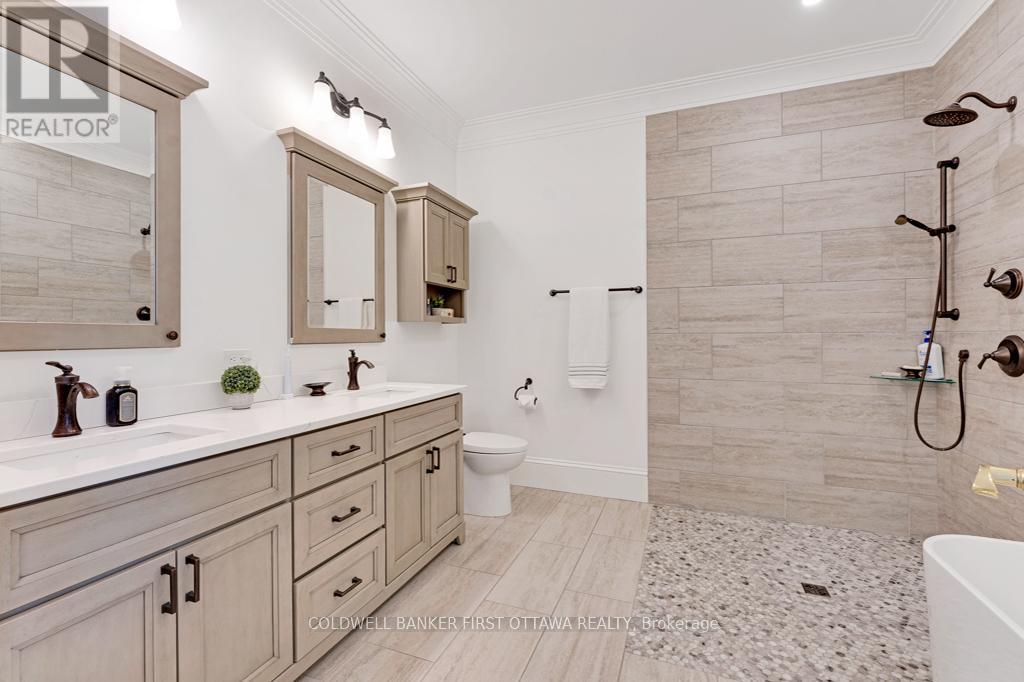 2638 RIDEAU FERRY ROAD