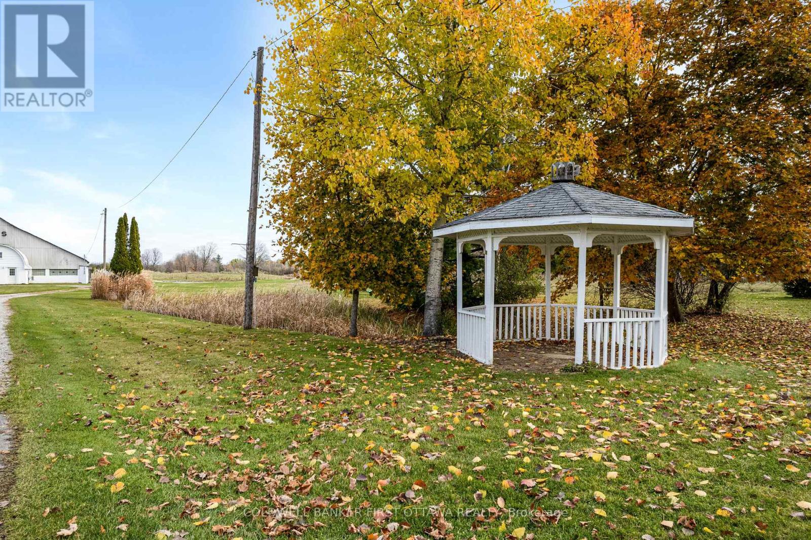 2638 RIDEAU FERRY ROAD