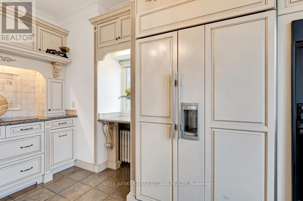 2638 RIDEAU FERRY ROAD