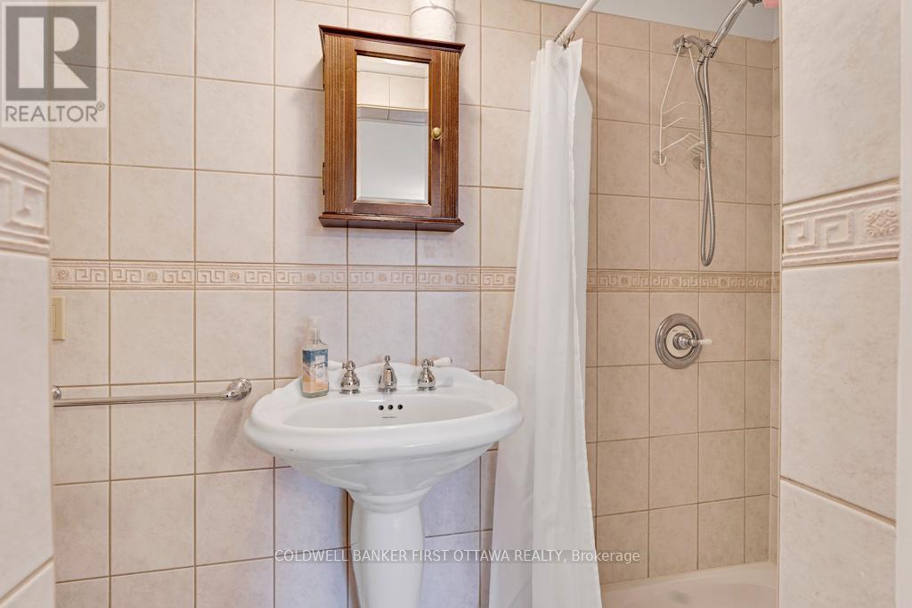 2638 RIDEAU FERRY ROAD