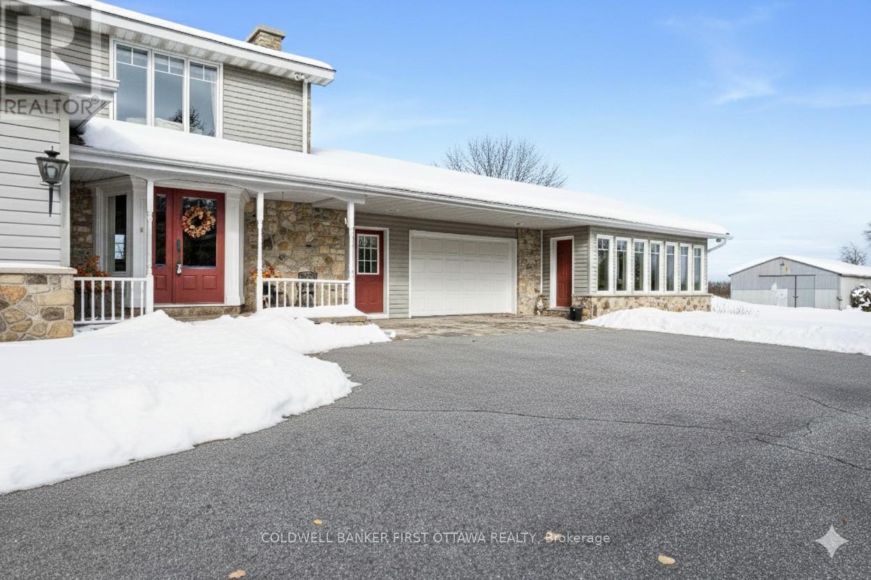 2638 RIDEAU FERRY ROAD