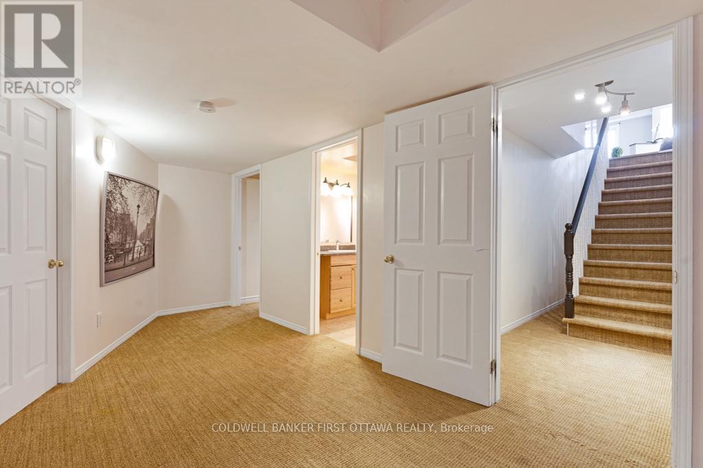 5525 PETTAPIECE CRESCENT