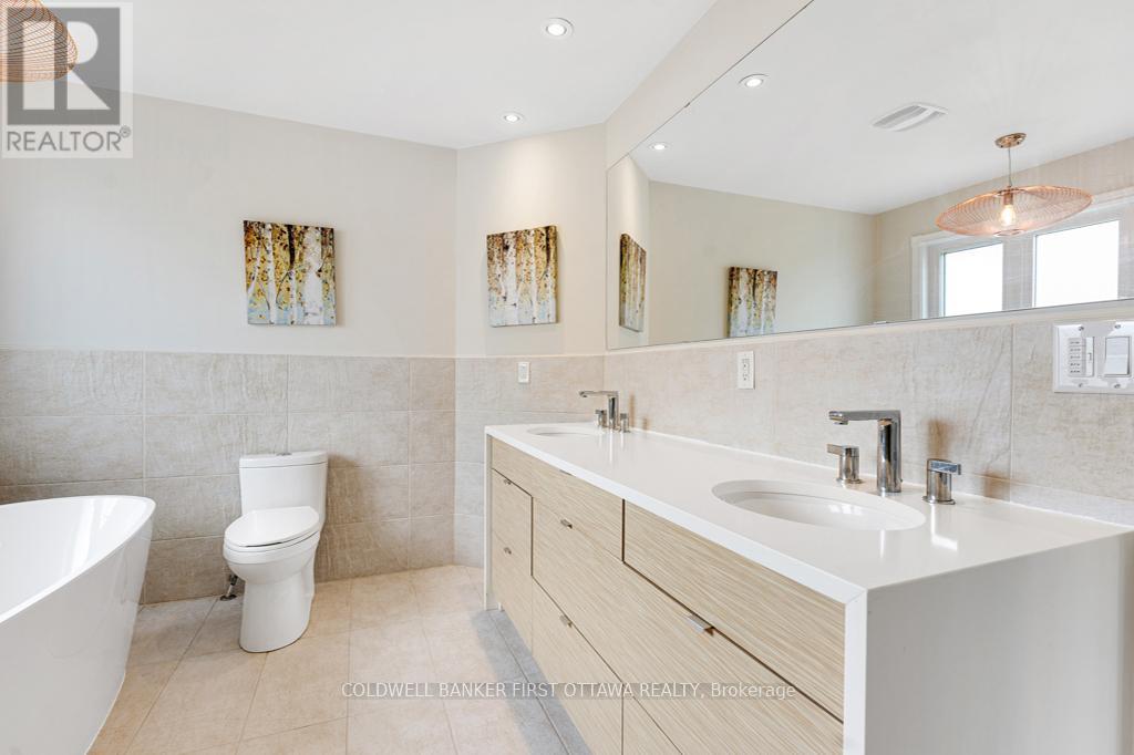 5525 PETTAPIECE CRESCENT