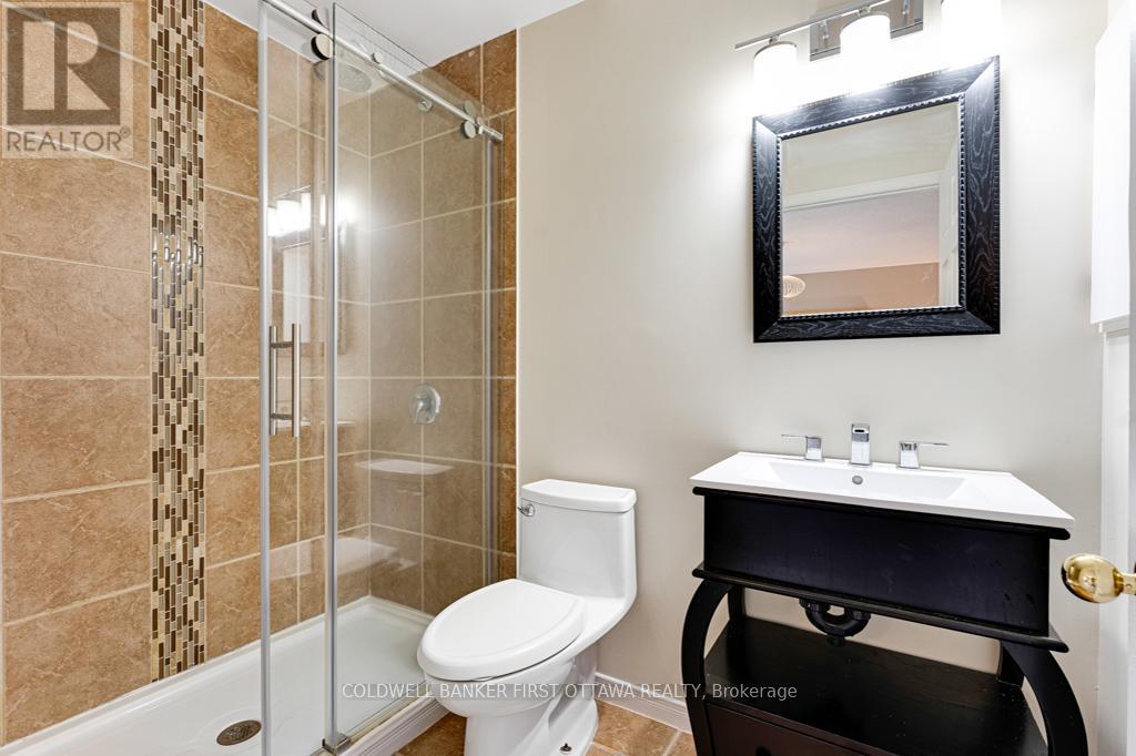 5525 PETTAPIECE CRESCENT