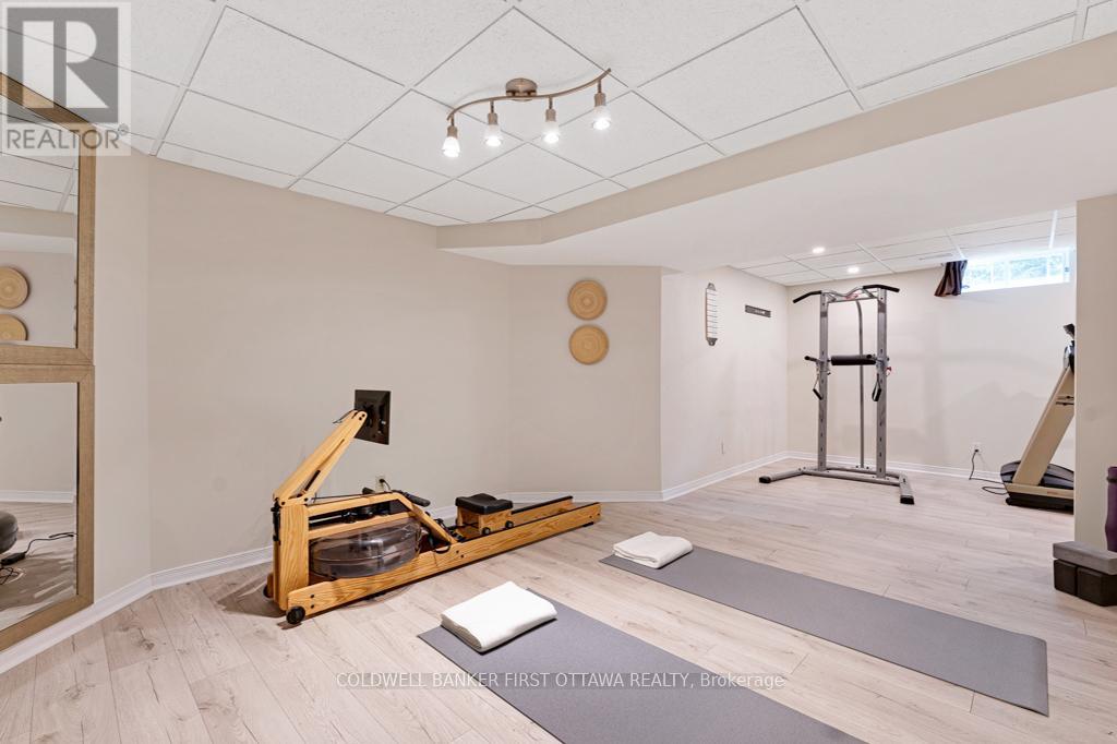 5525 PETTAPIECE CRESCENT