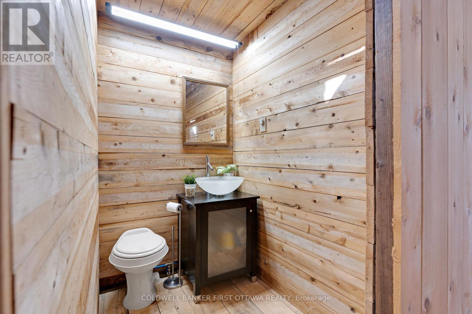 211 MEADOW LANE COURT