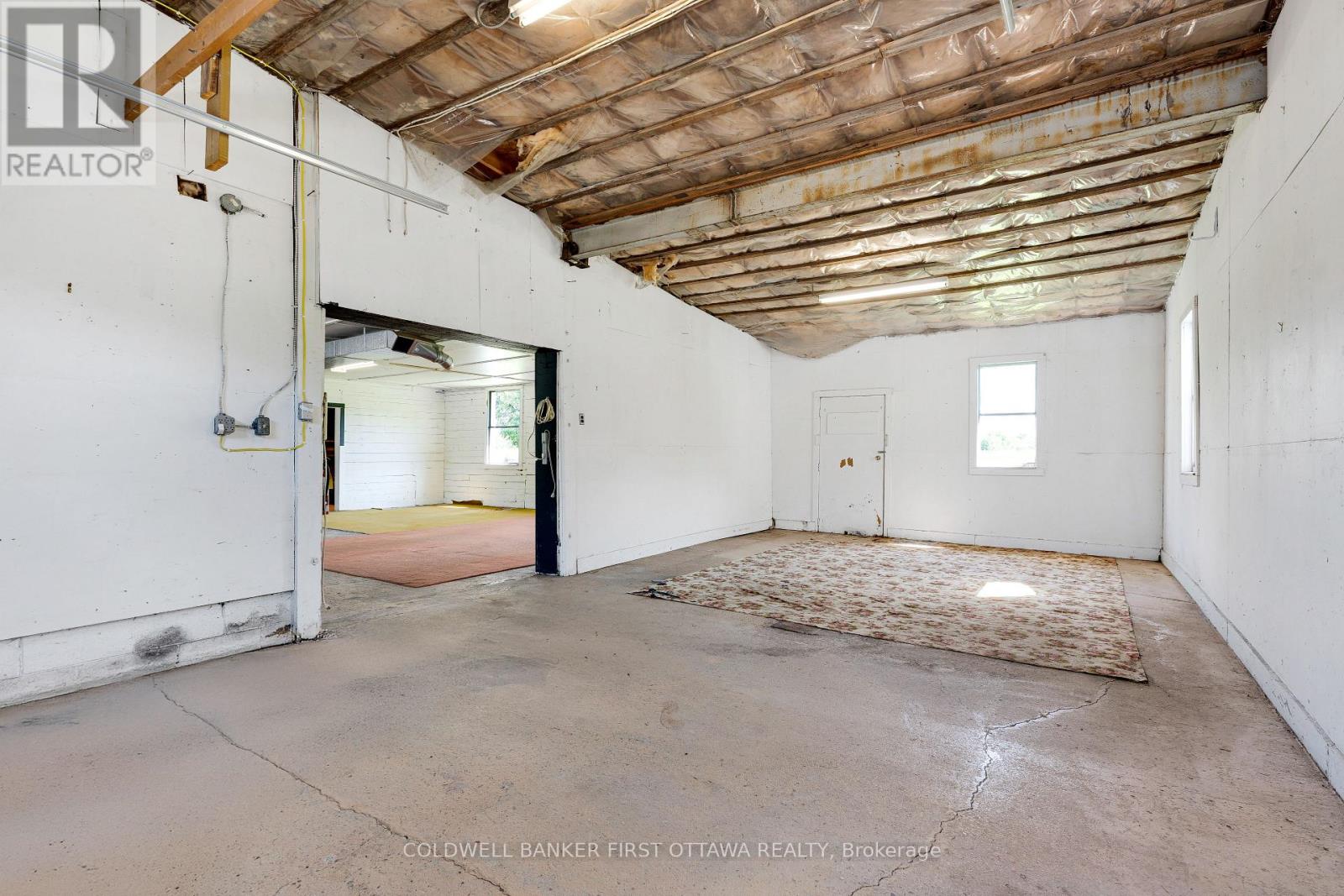 3004 RIDEAU FERRY ROAD