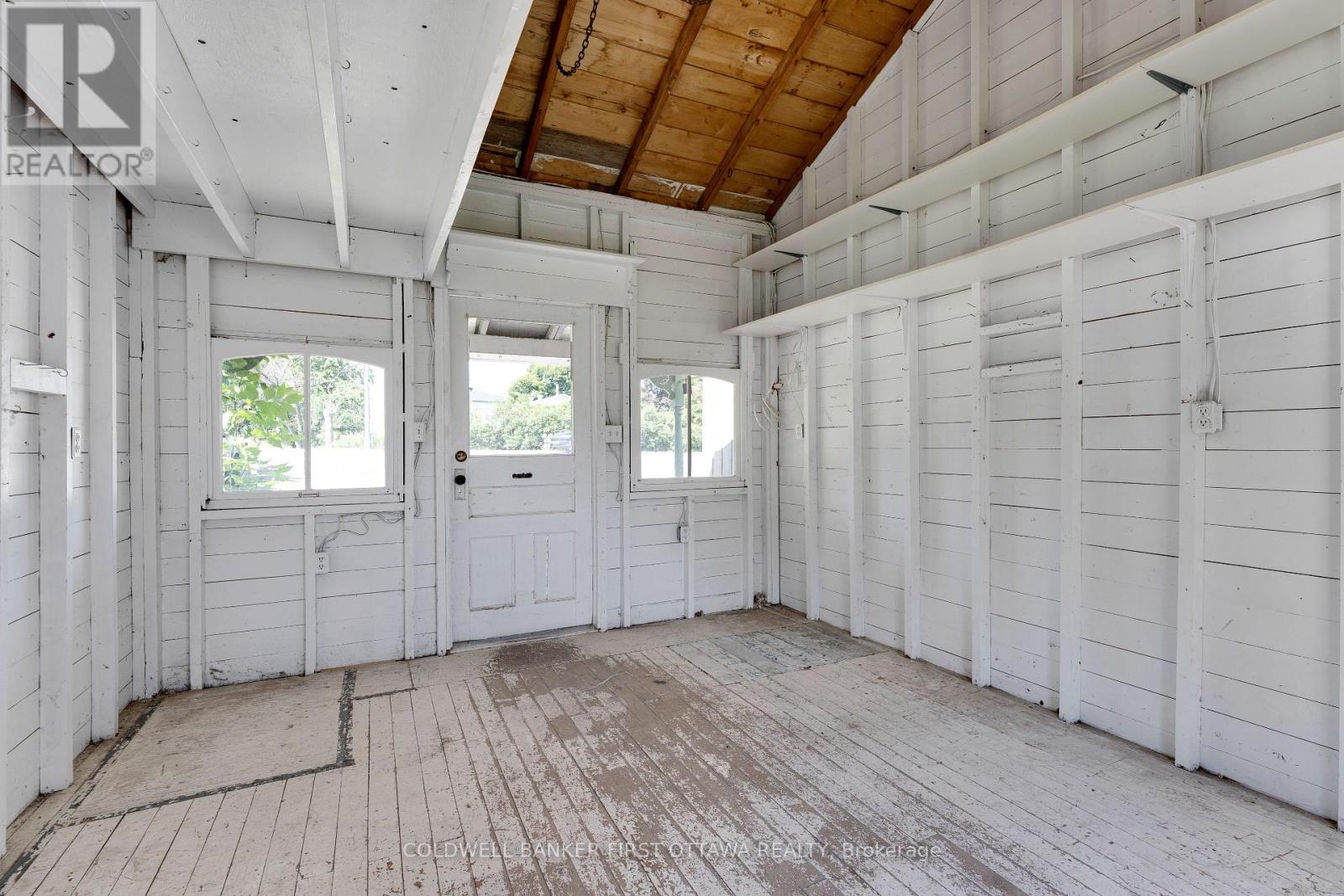 3004 RIDEAU FERRY ROAD