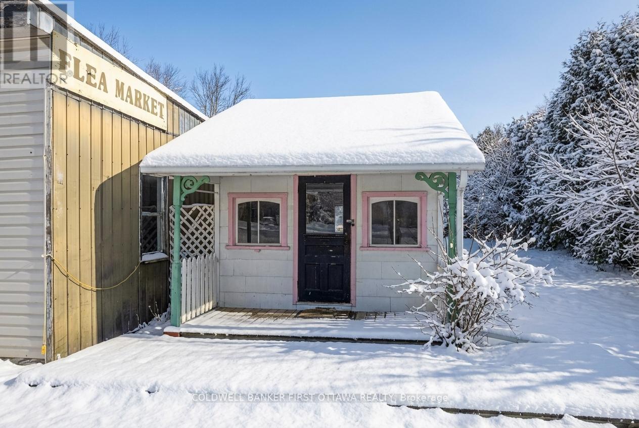 3004 RIDEAU FERRY ROAD