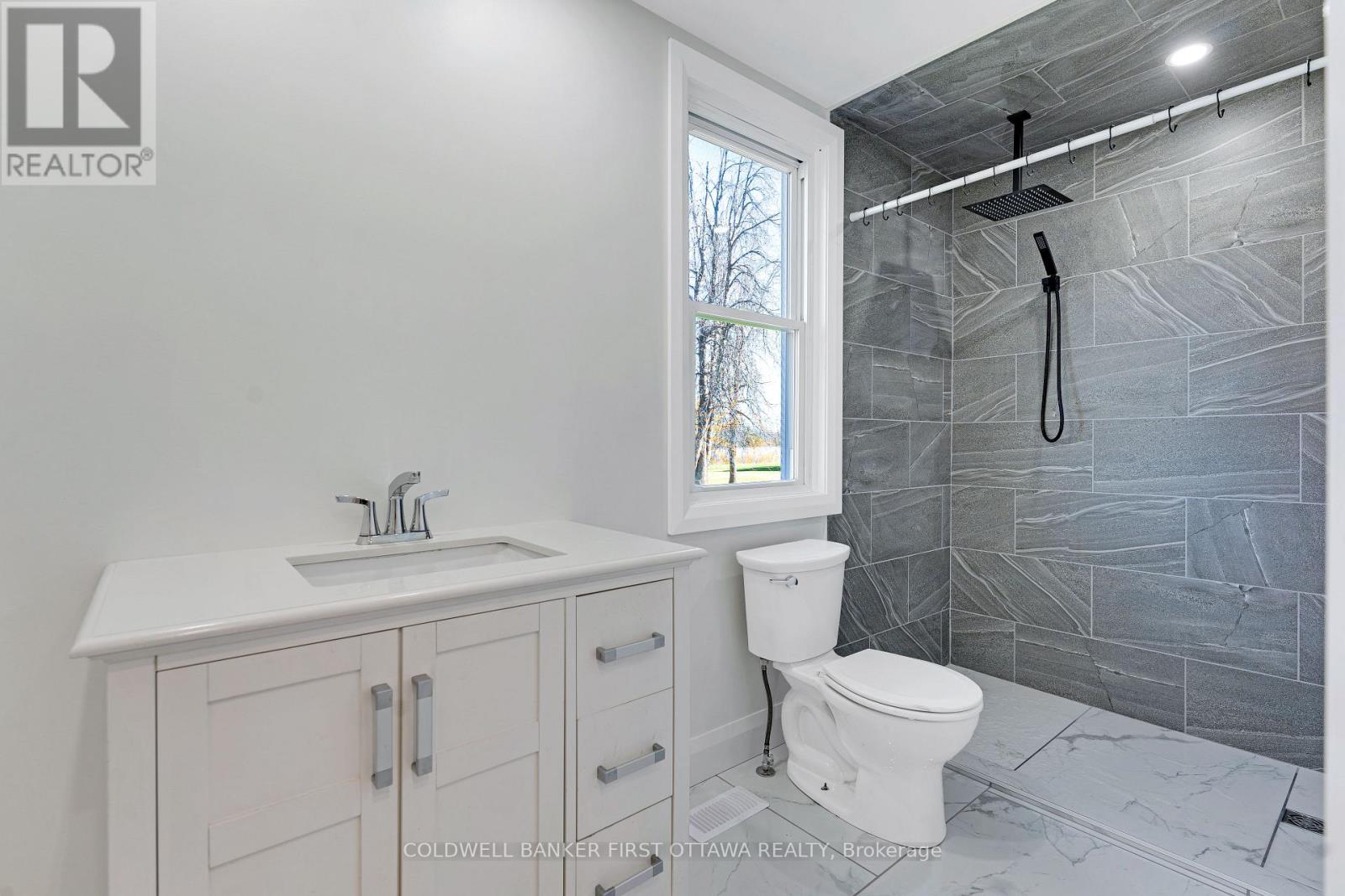 3004 RIDEAU FERRY ROAD