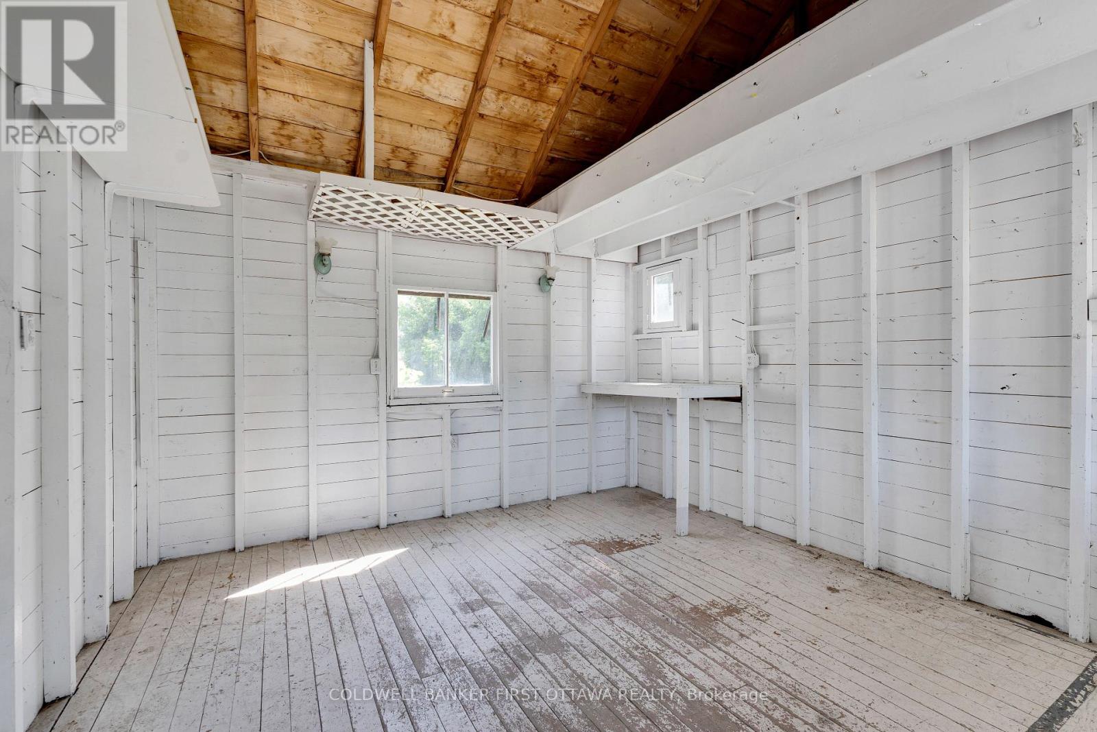 3004 RIDEAU FERRY ROAD