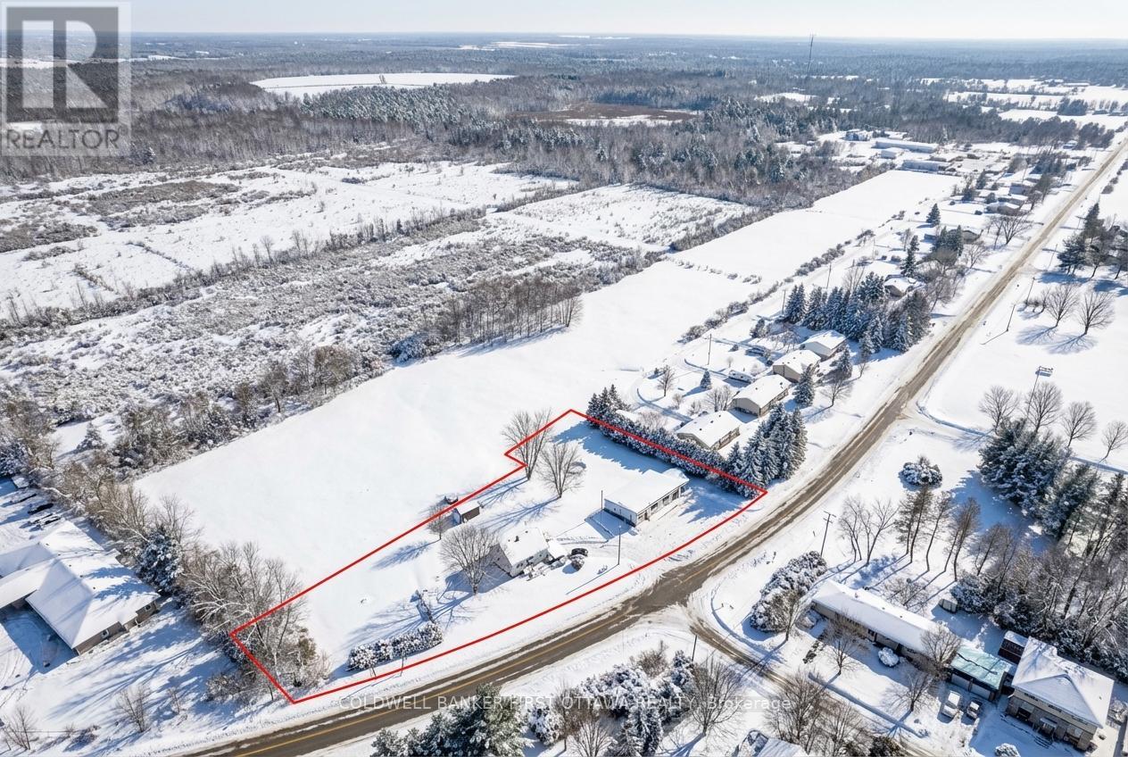 3004 RIDEAU FERRY ROAD