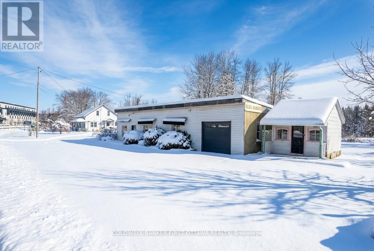 3004 RIDEAU FERRY ROAD