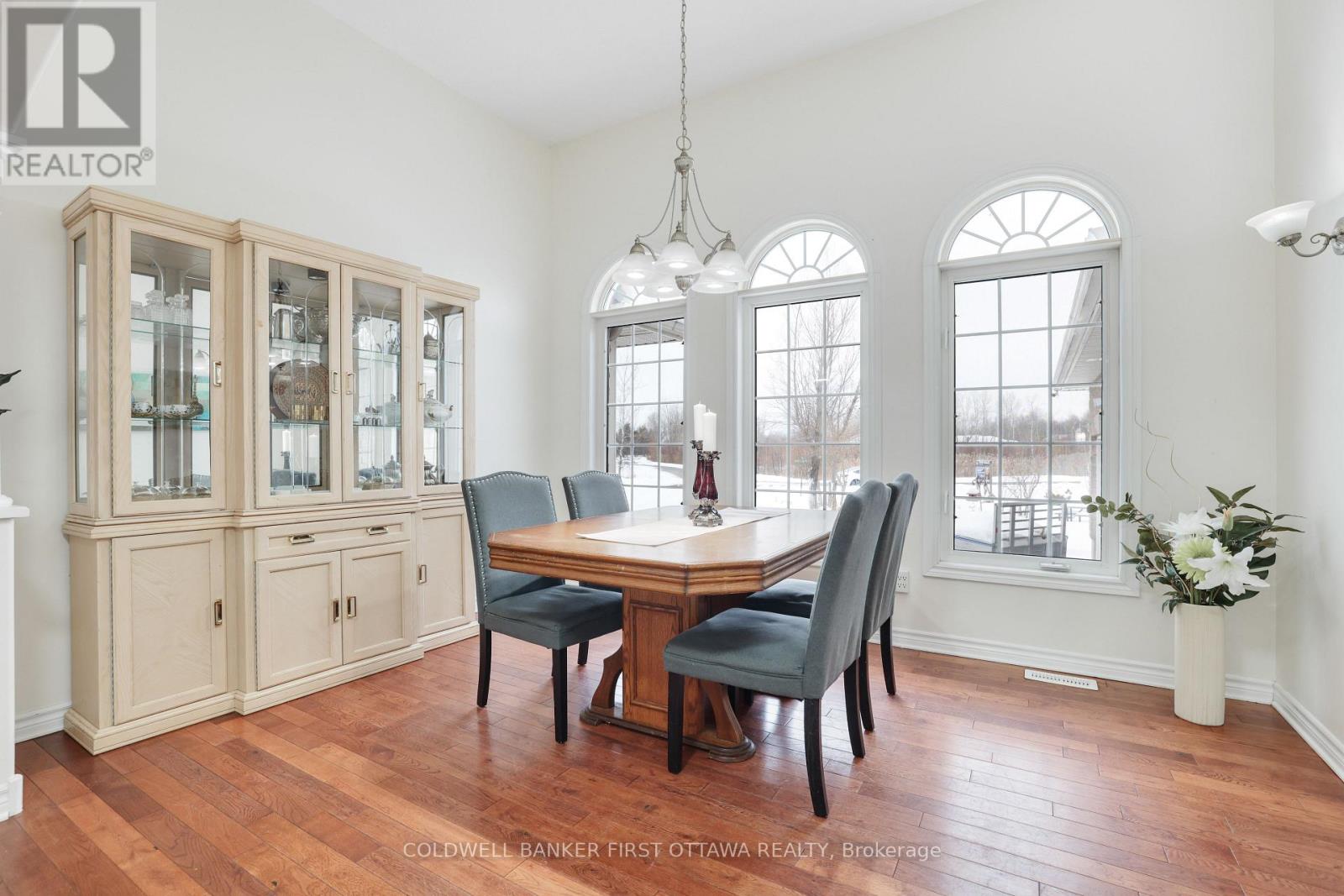 11 RIDEAU CROSSING CRESCENT