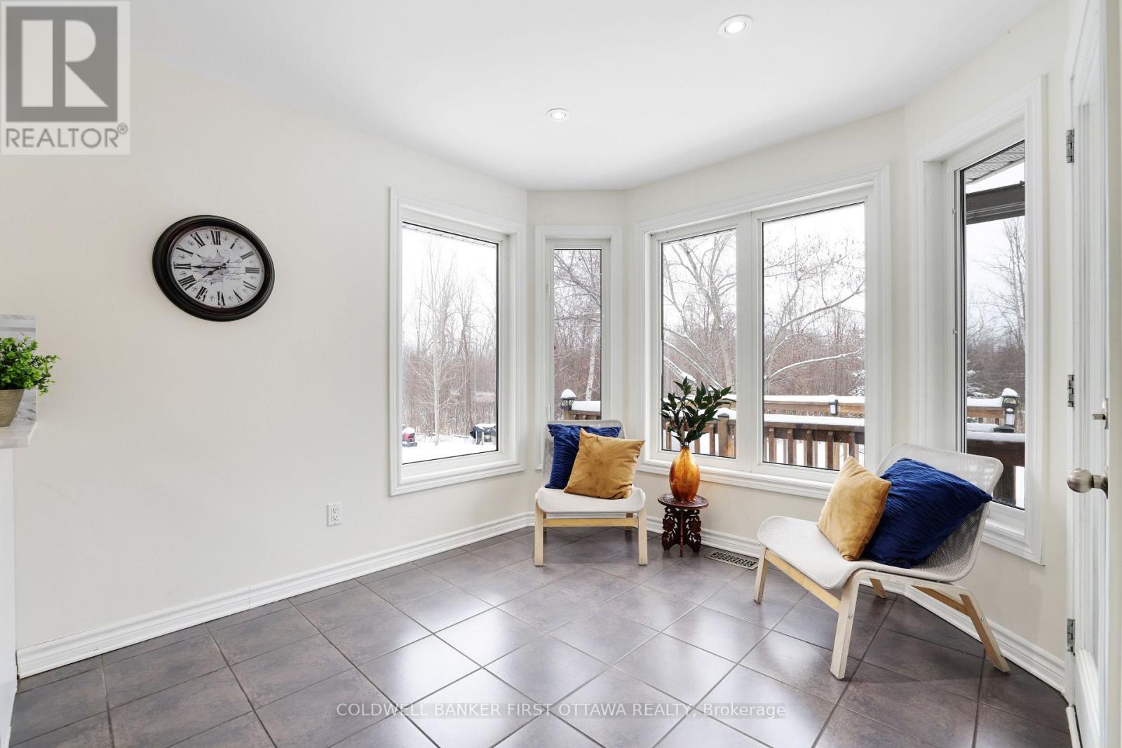 11 RIDEAU CROSSING CRESCENT