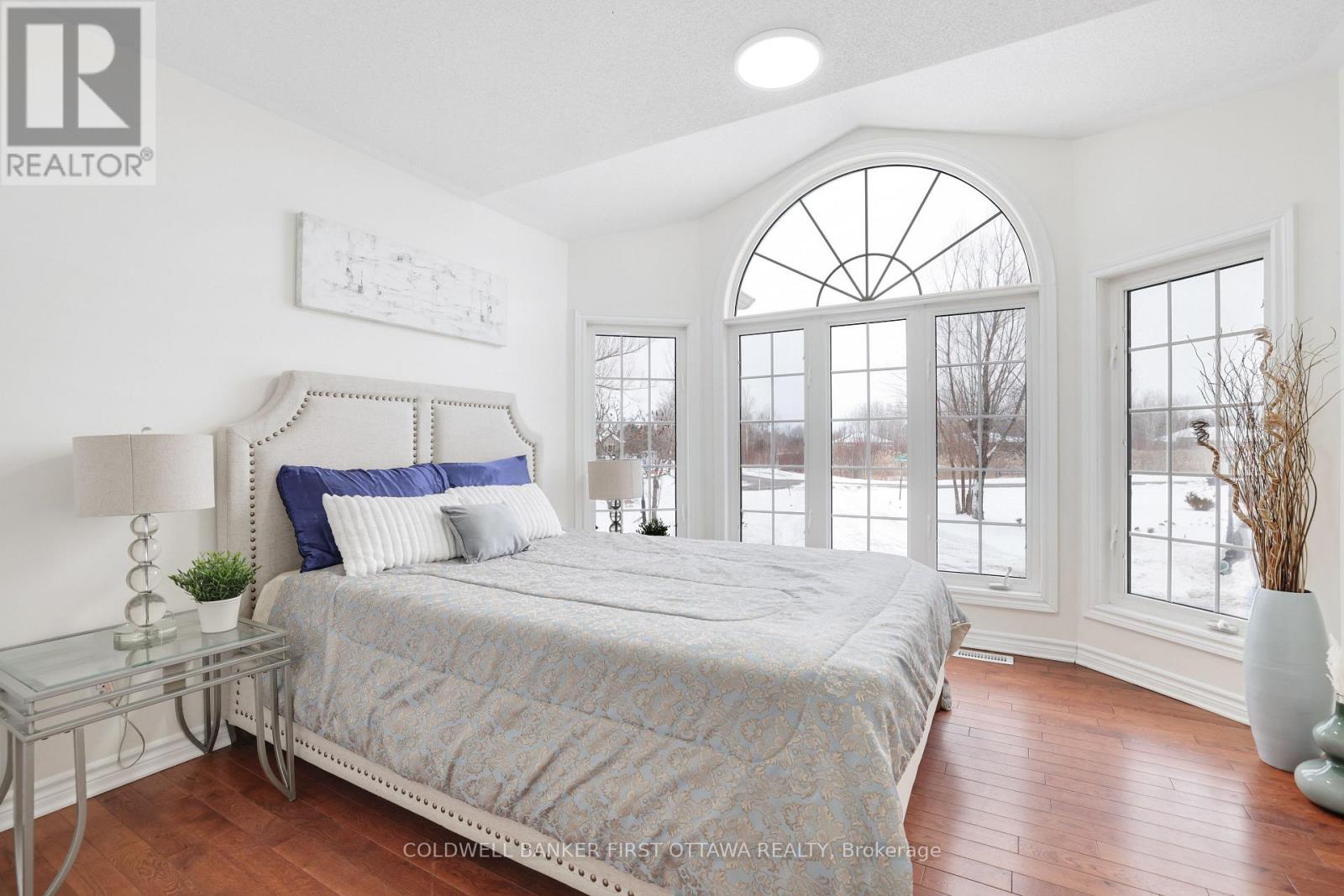 11 RIDEAU CROSSING CRESCENT