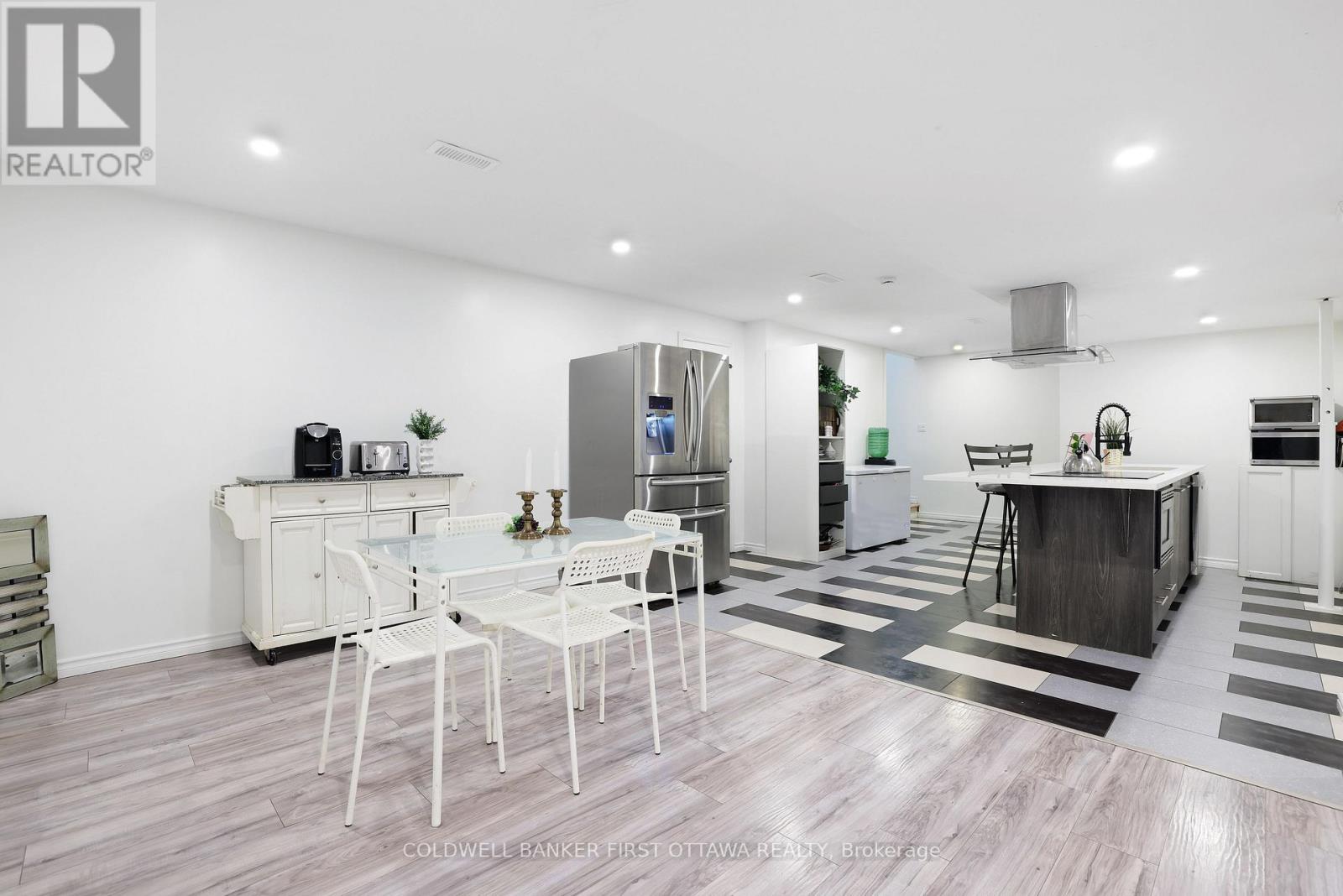 11 RIDEAU CROSSING CRESCENT