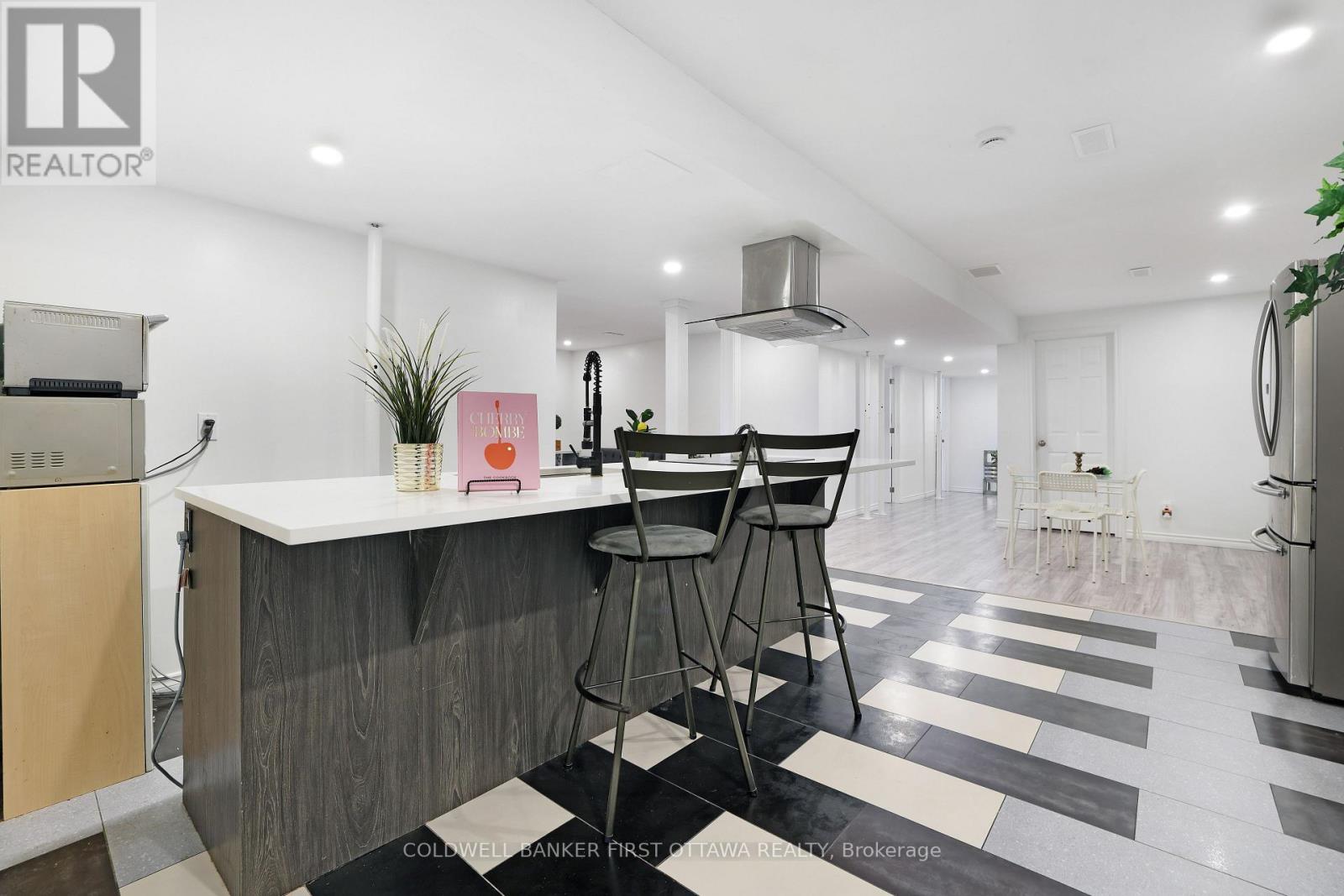 11 RIDEAU CROSSING CRESCENT