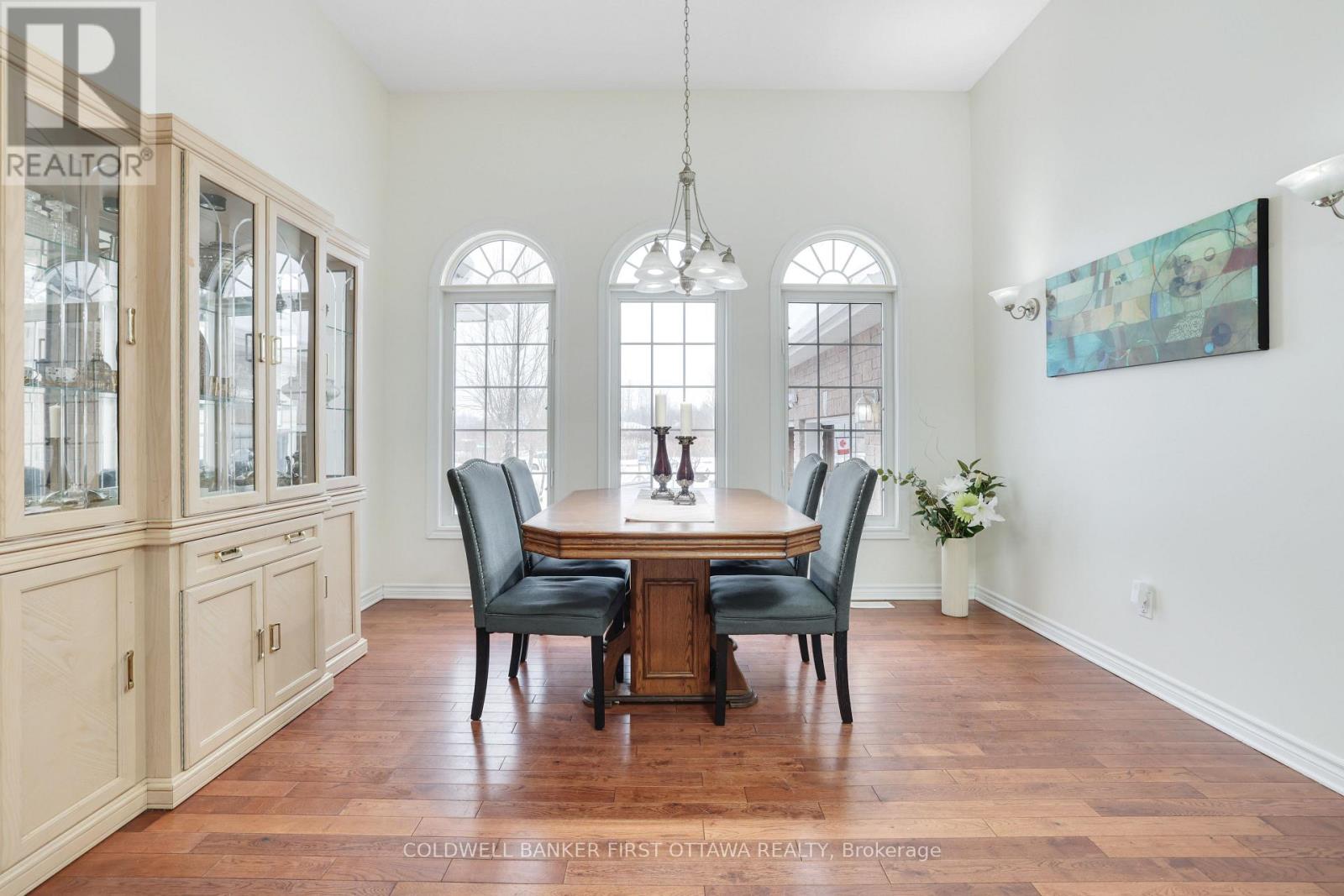 11 RIDEAU CROSSING CRESCENT