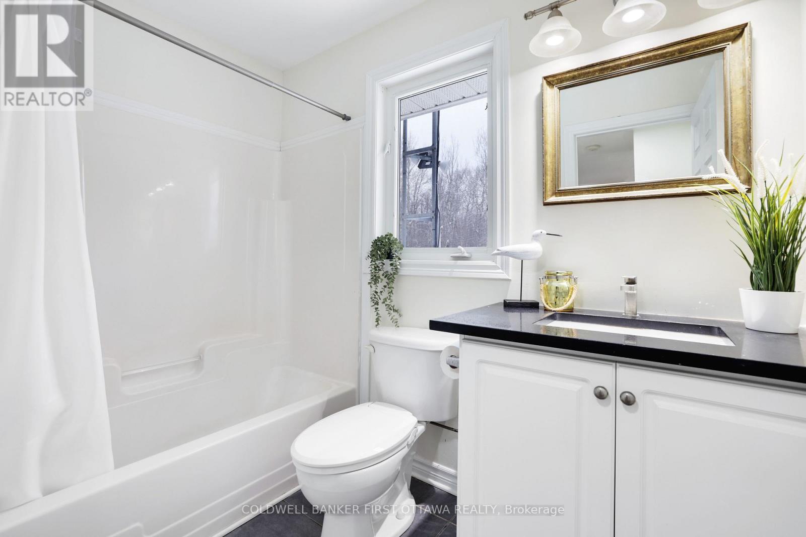 11 RIDEAU CROSSING CRESCENT