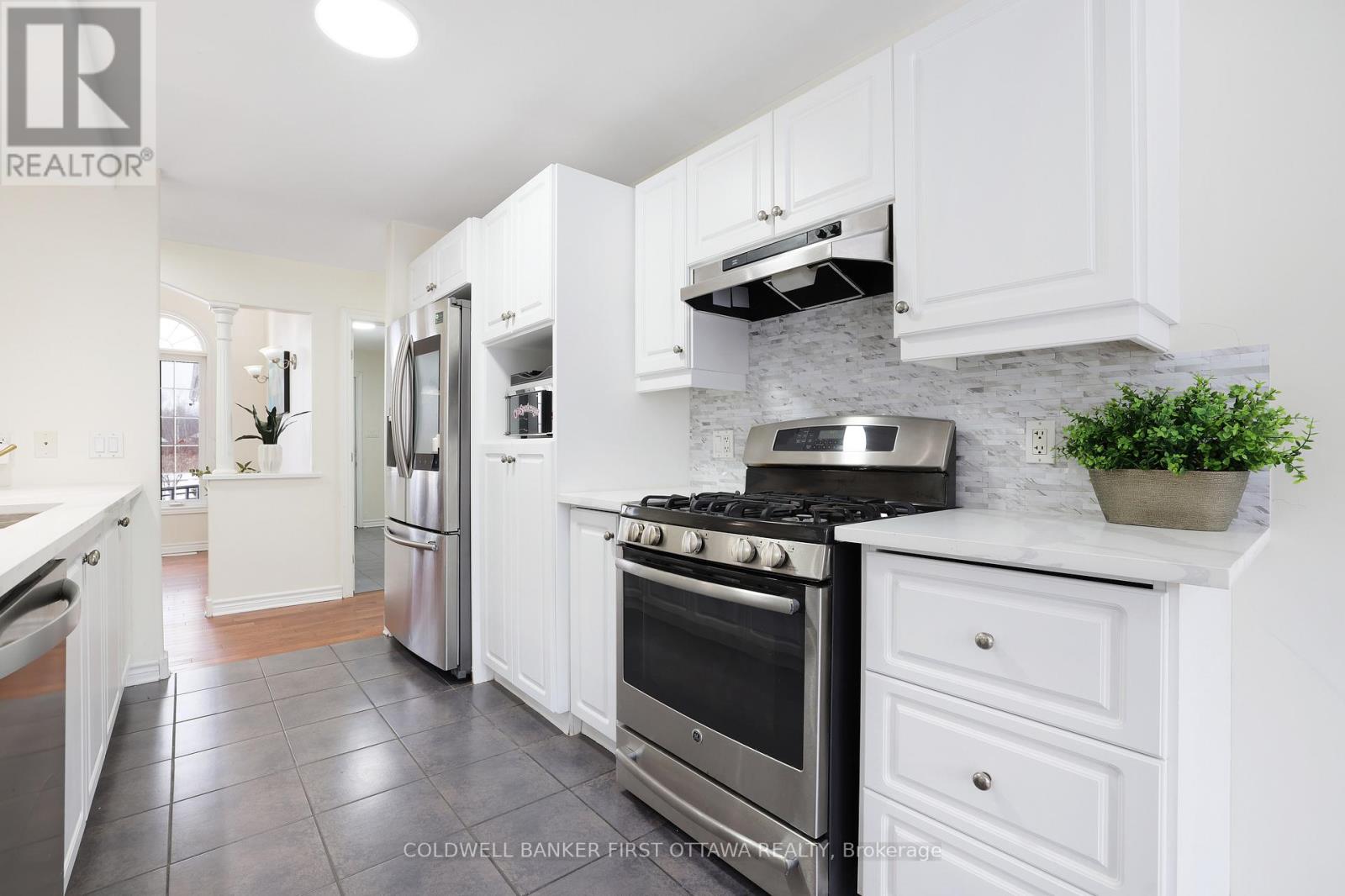 11 RIDEAU CROSSING CRESCENT