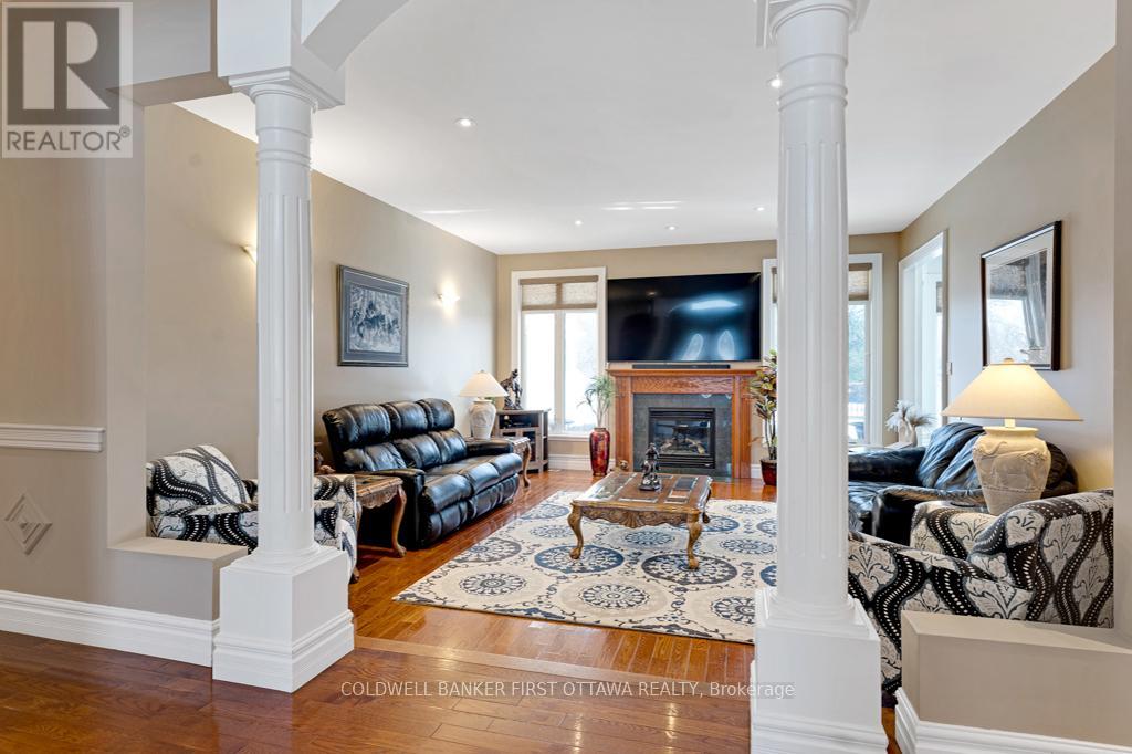 556 WEST POINT DRIVE