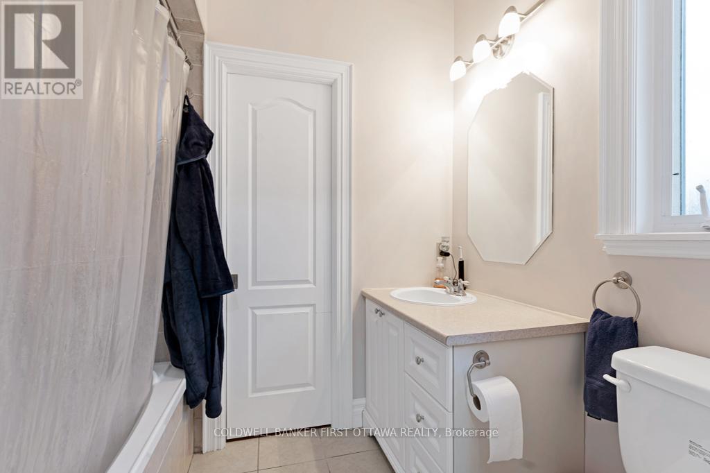 556 WEST POINT DRIVE