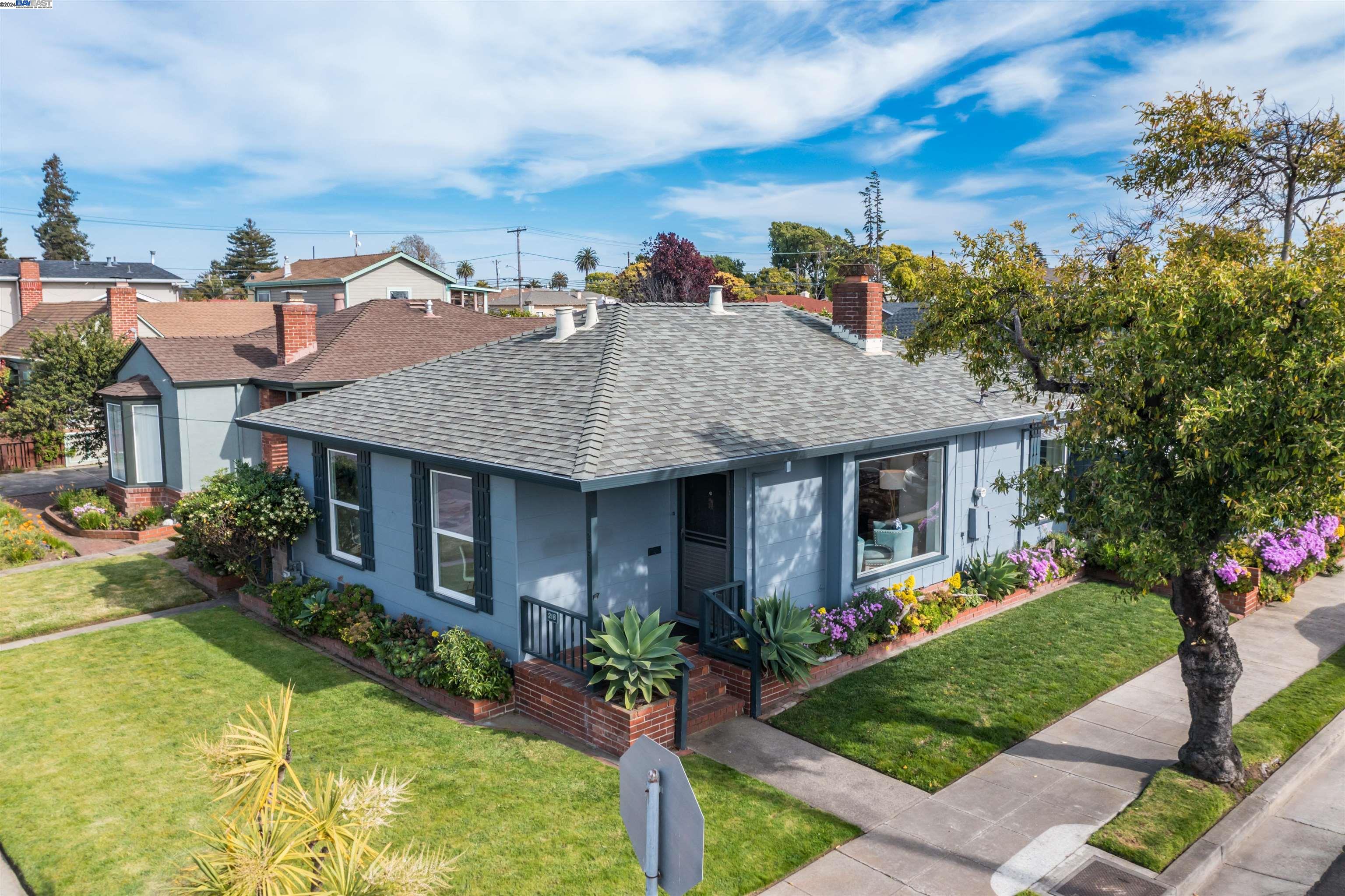 218 PACIFIC AVE