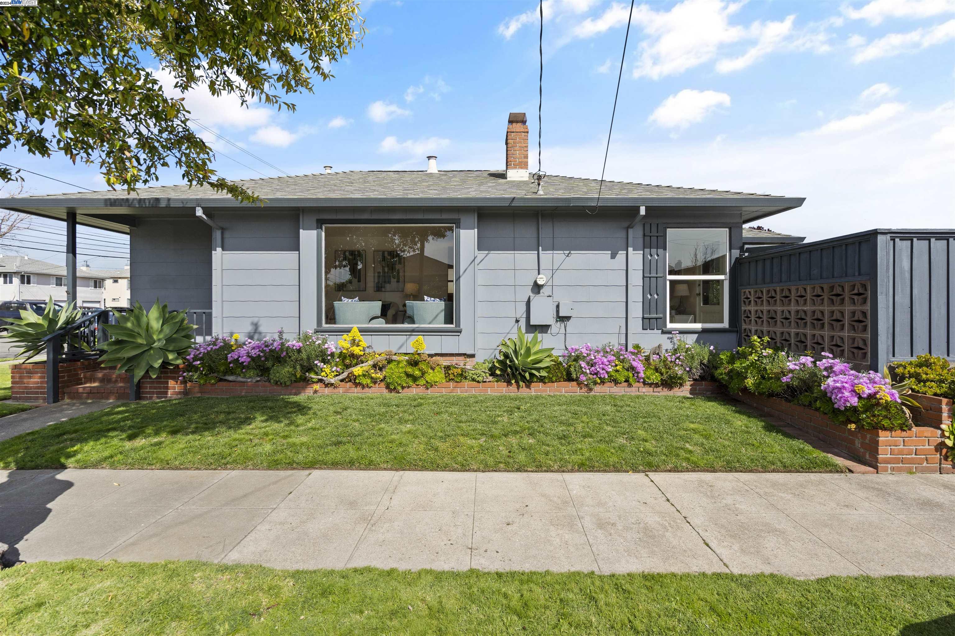 218 PACIFIC AVE