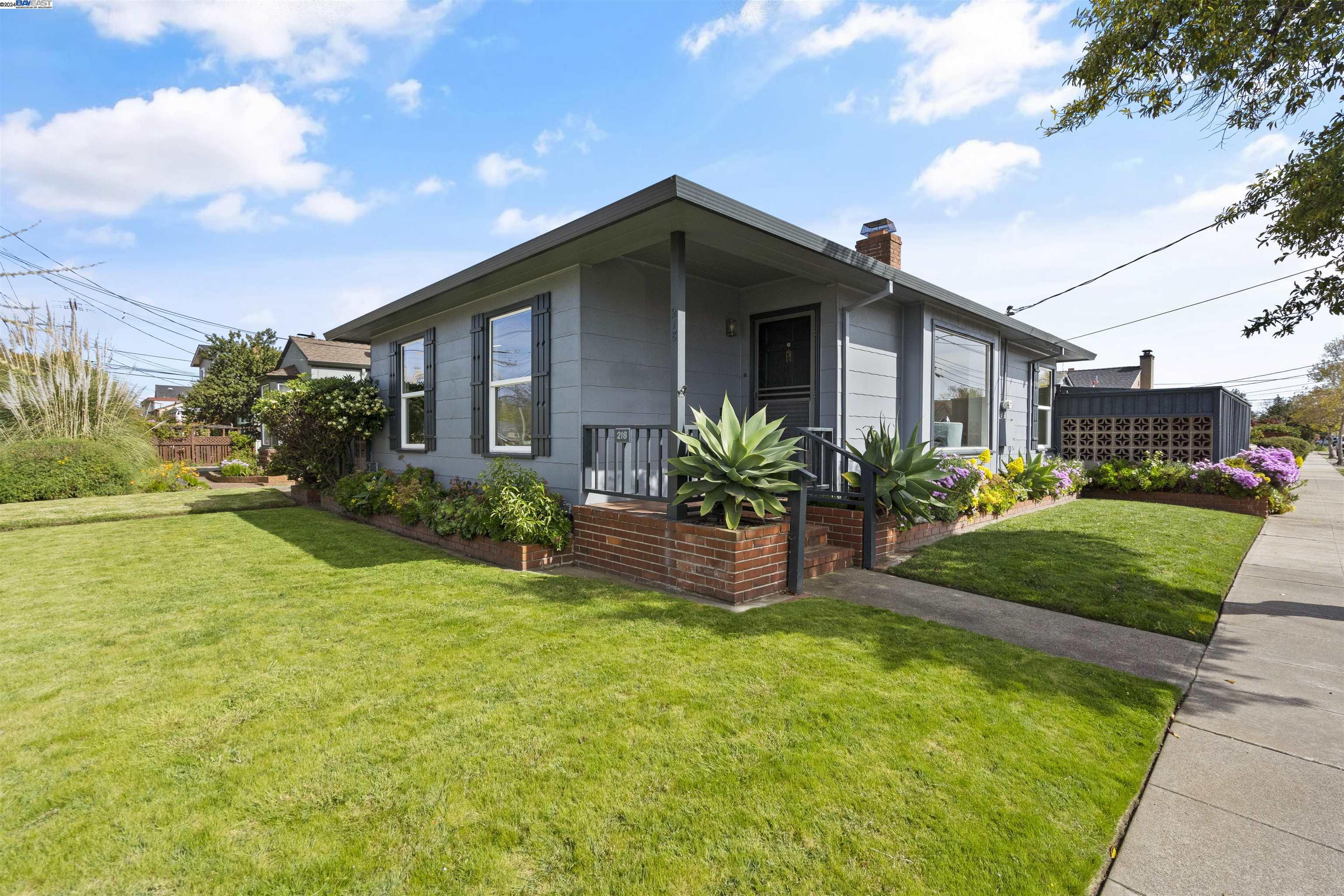 218 PACIFIC AVE