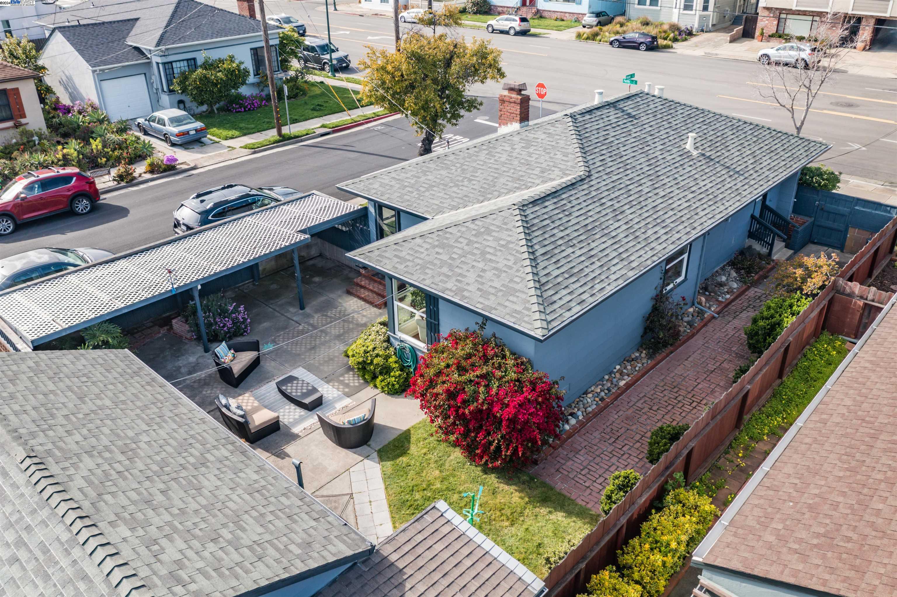 218 PACIFIC AVE