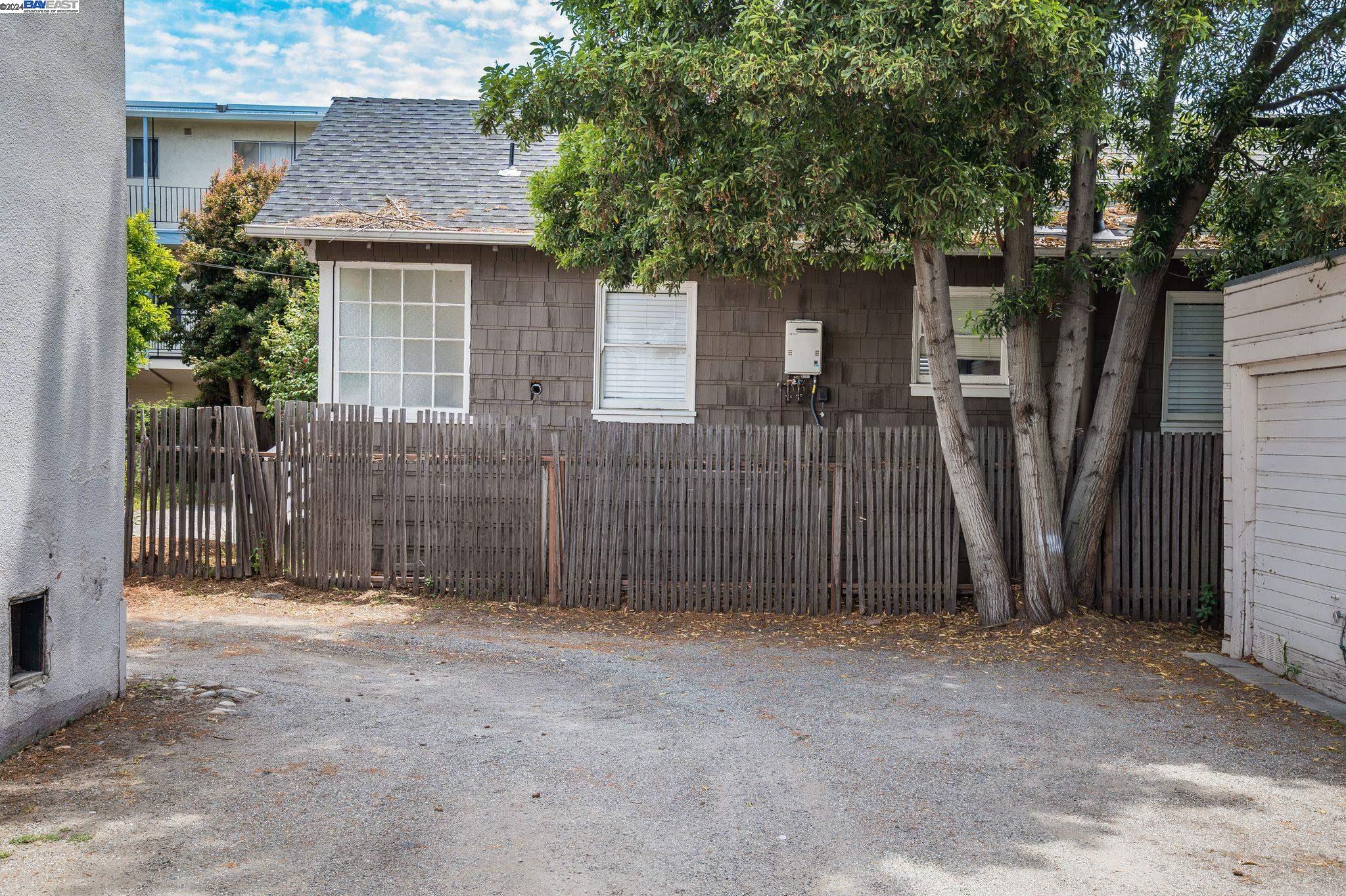 2218 SAN ANTONIO AVE