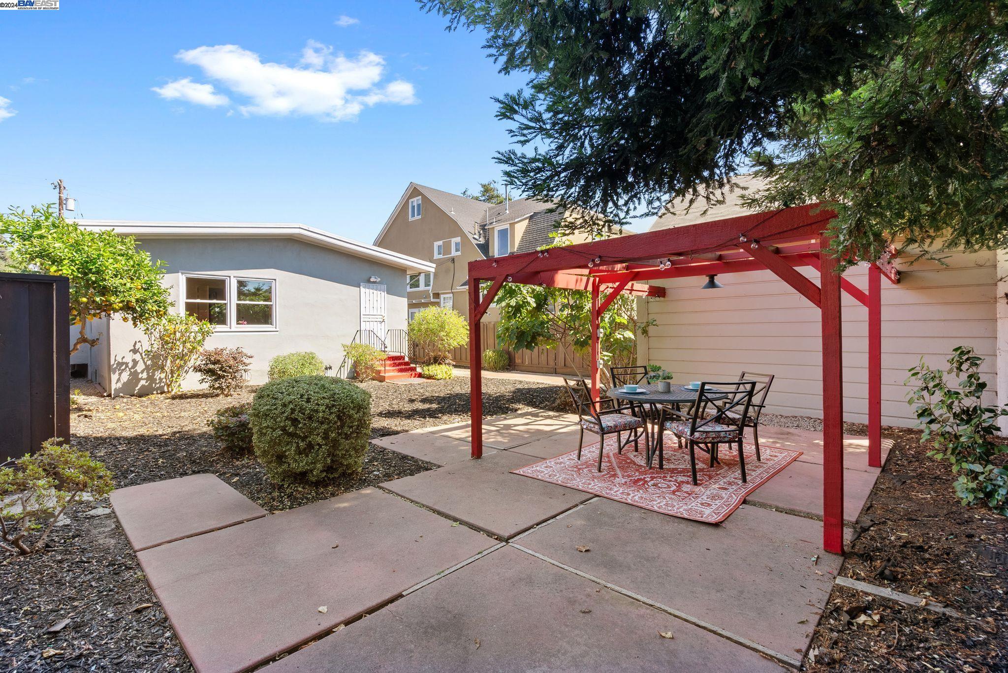 857 Cedar St
