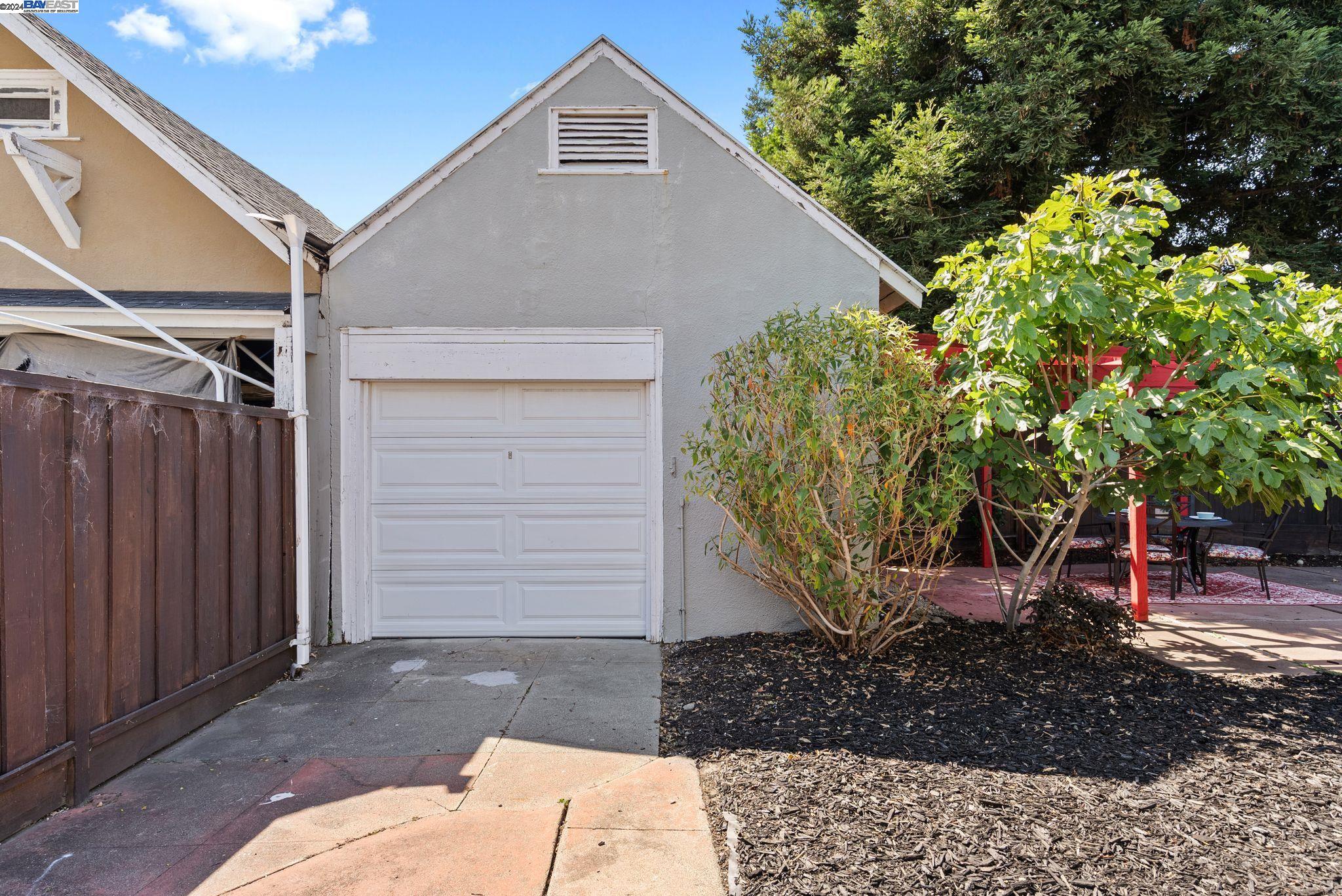 857 Cedar St