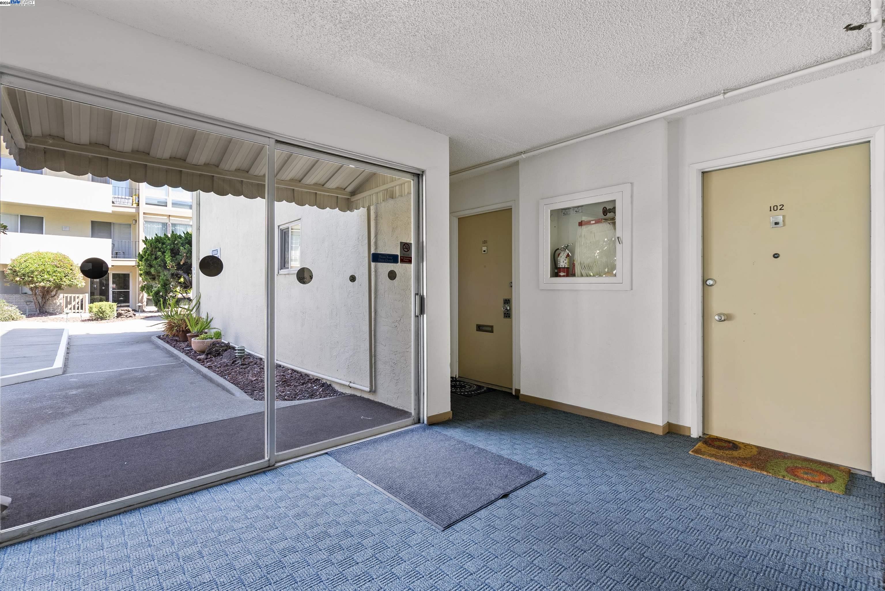 1825 Shoreline Dr # 102