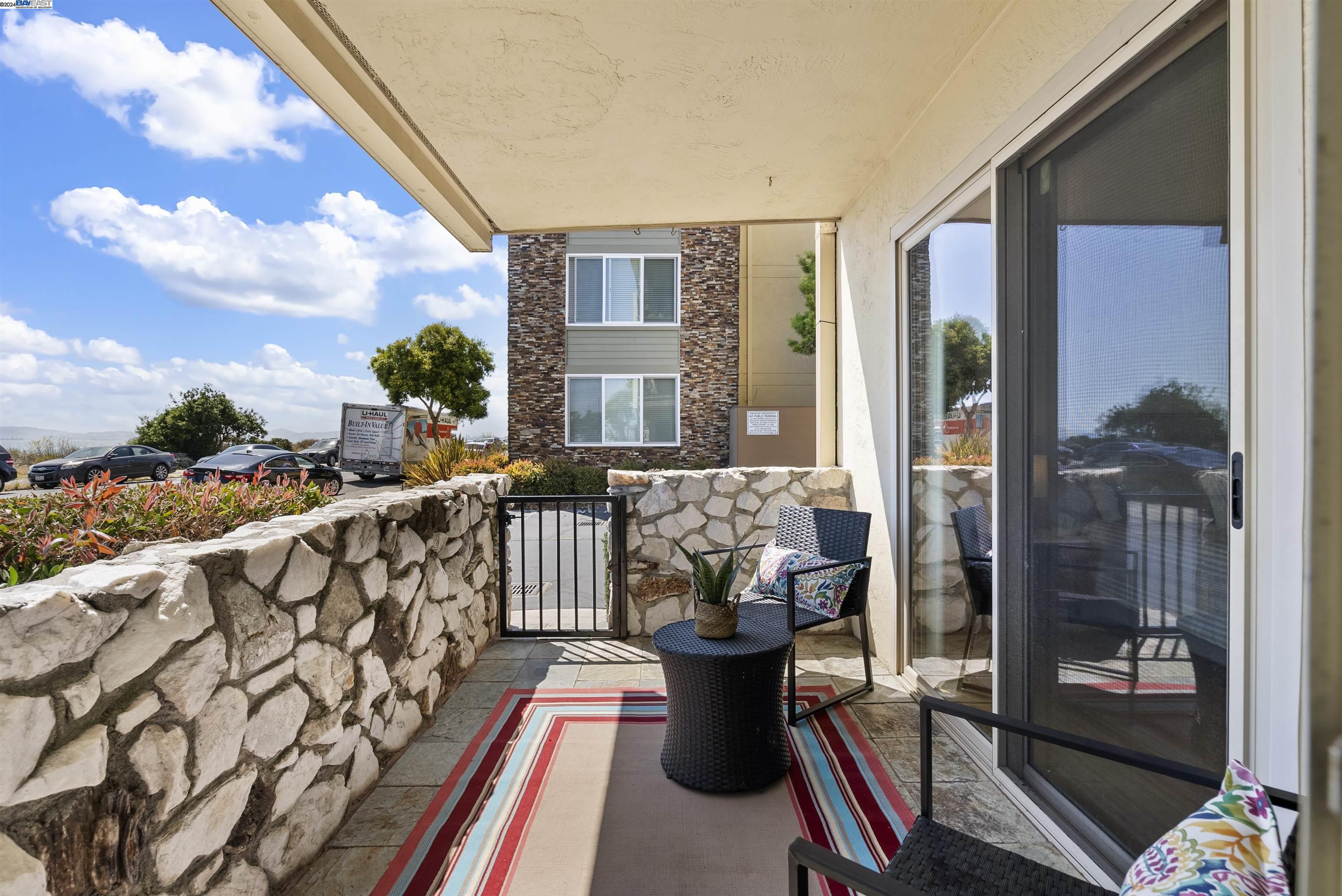 1825 Shoreline Dr # 102